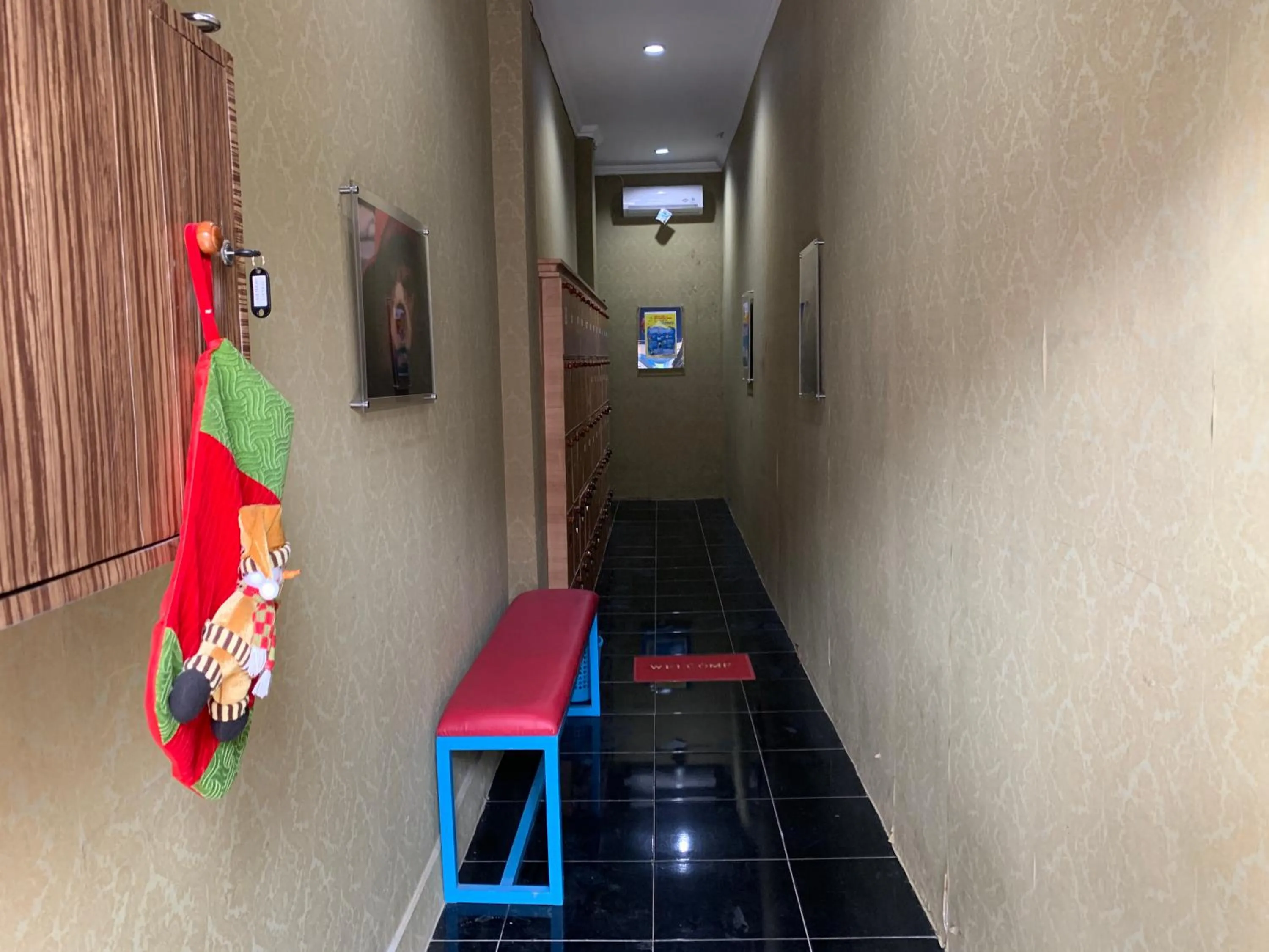 RedDoorz near Gembira Loka Zoo 3