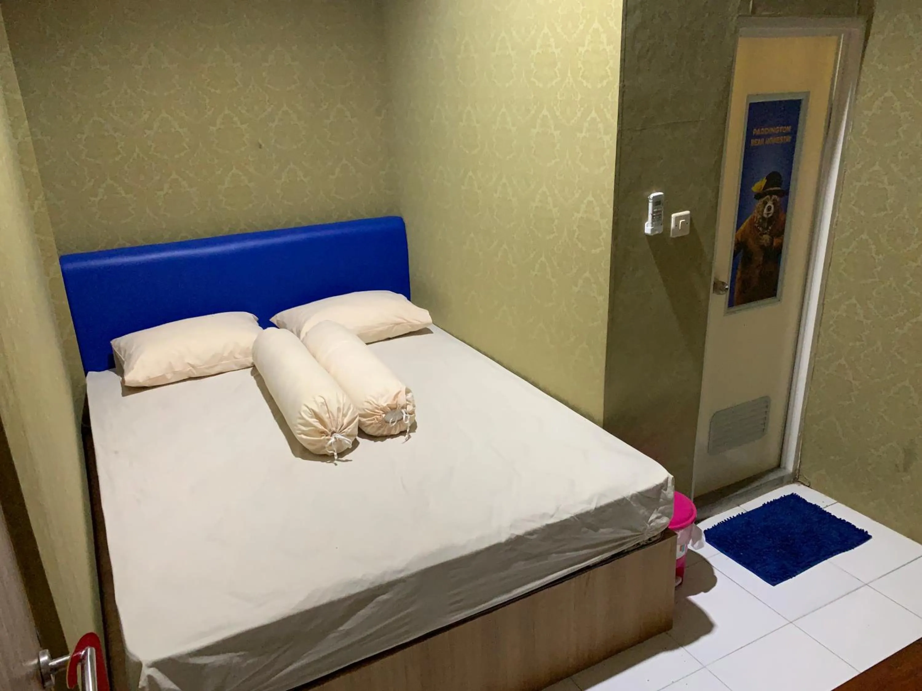 Bed in RedDoorz near Gembira Loka Zoo 3