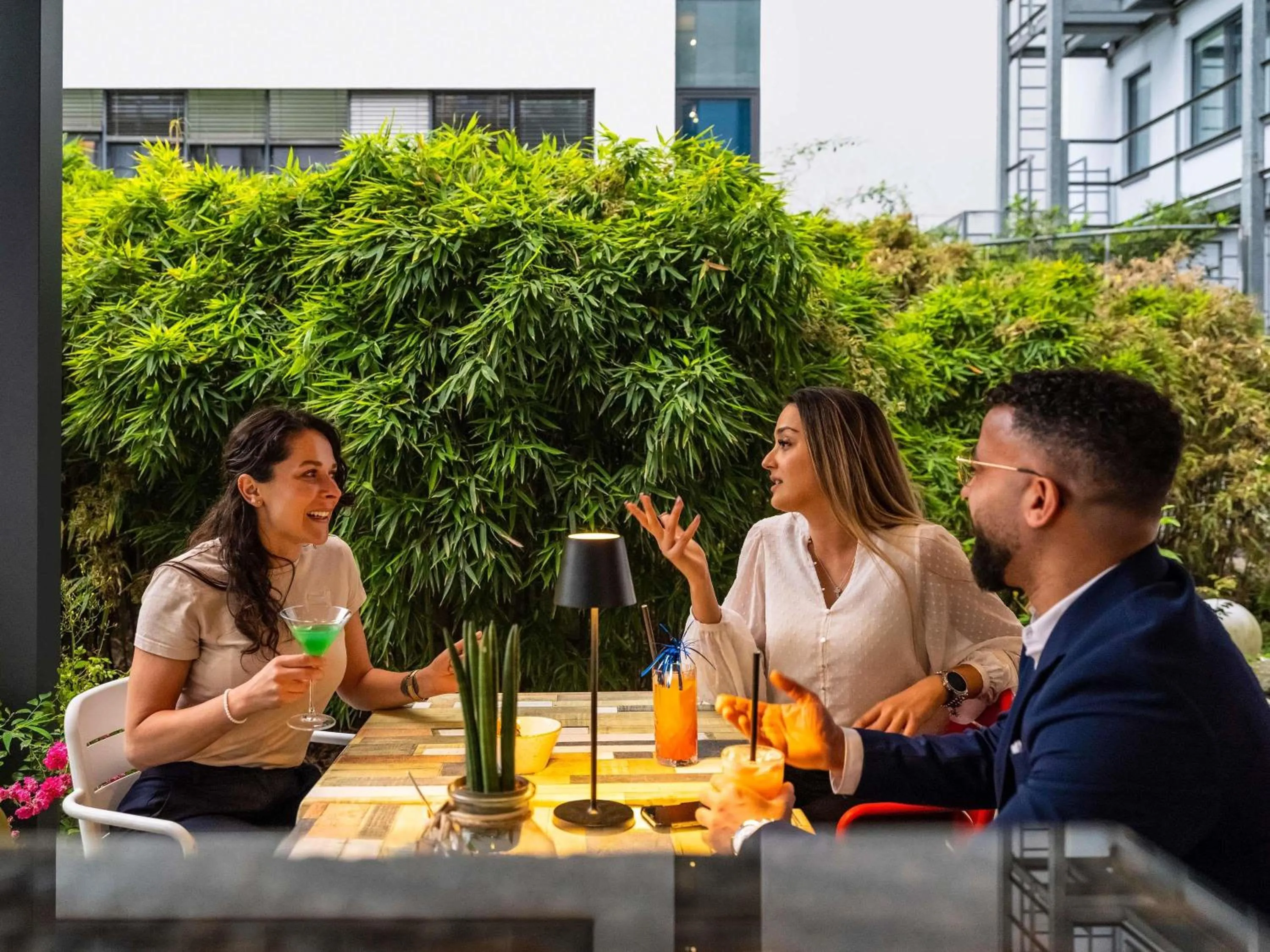 Lounge or bar in Novotel Suites Wien City Donau