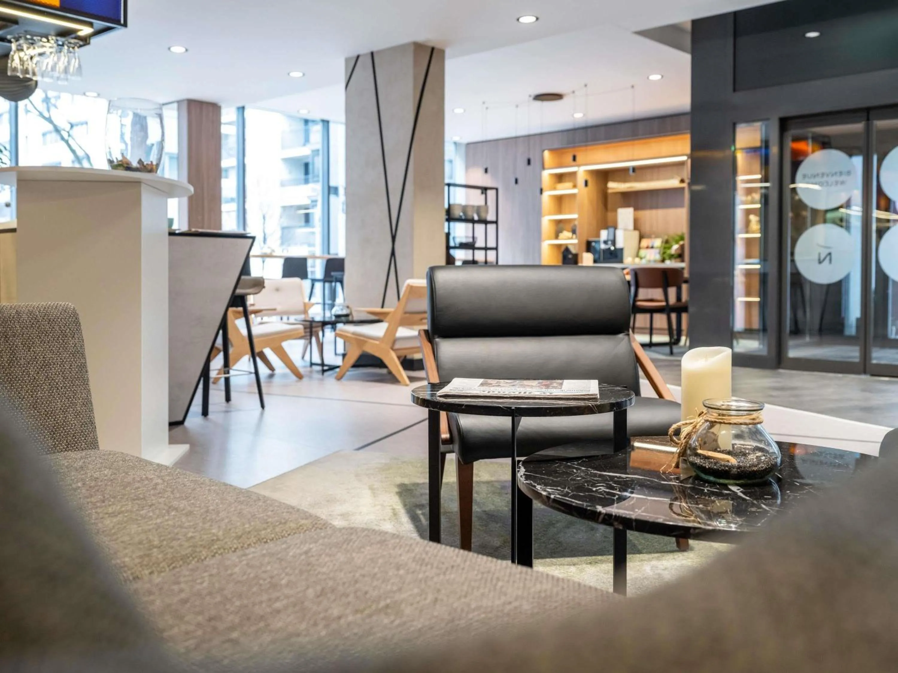 Lounge or bar in Novotel Suites Wien City Donau
