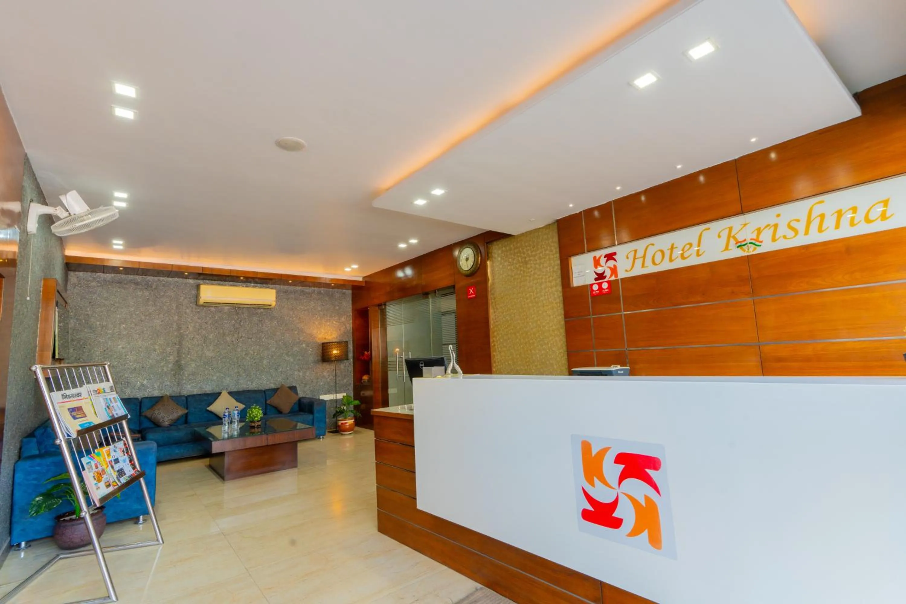 Lobby or reception in Hotel Krishna by KeyMagics