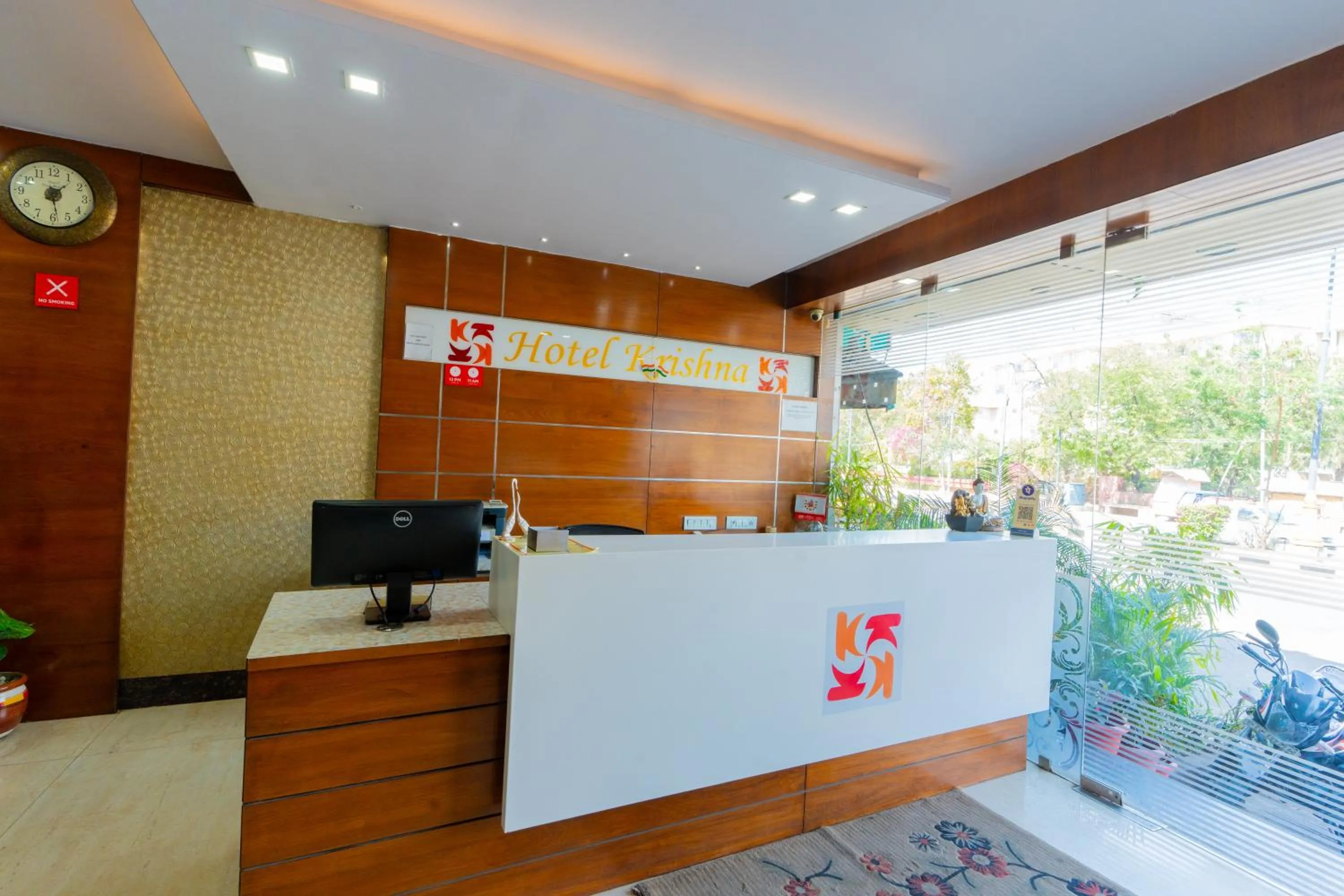 Lobby or reception in Hotel Krishna by KeyMagics