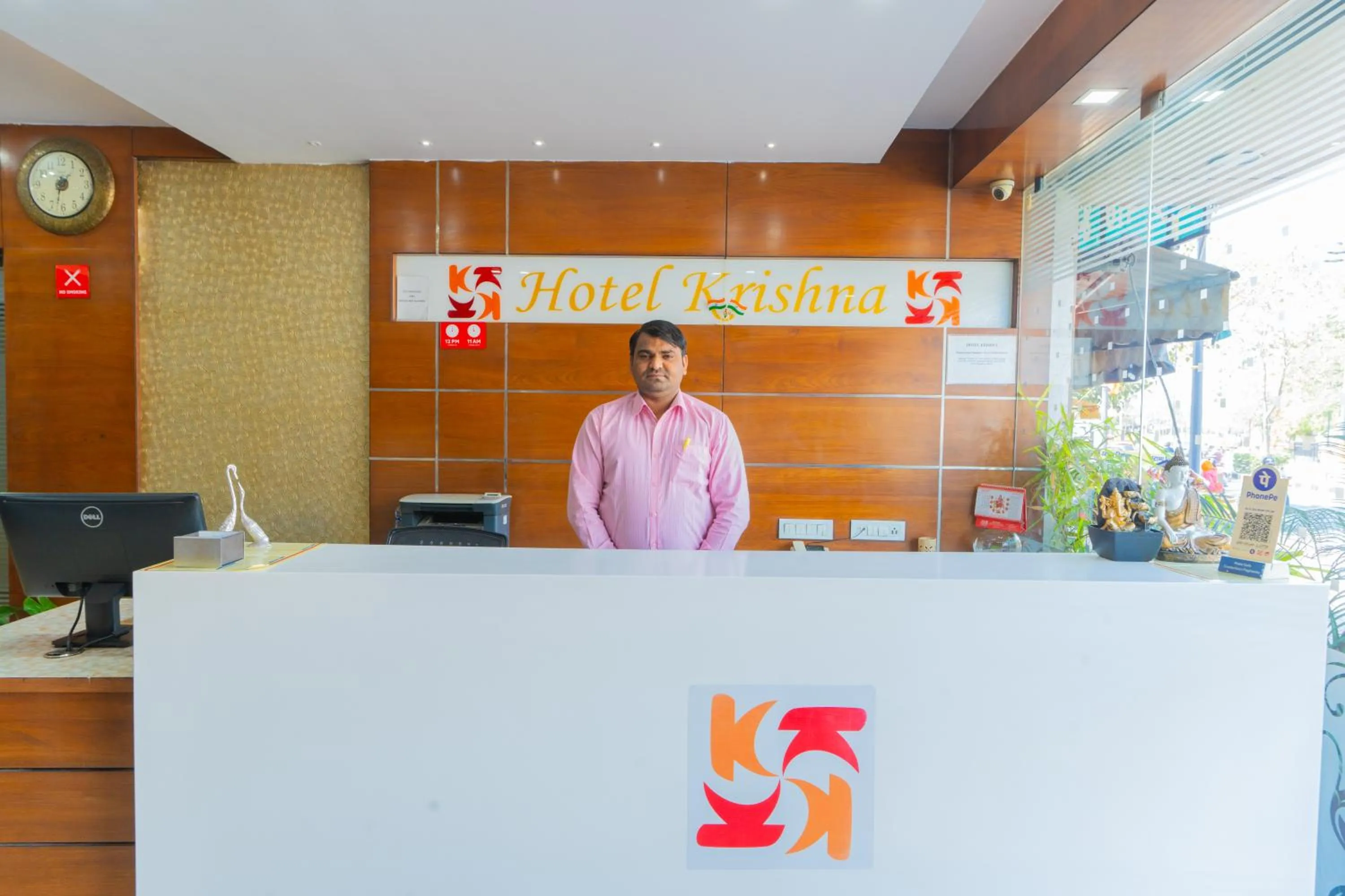 Lobby or reception in Hotel Krishna by KeyMagics