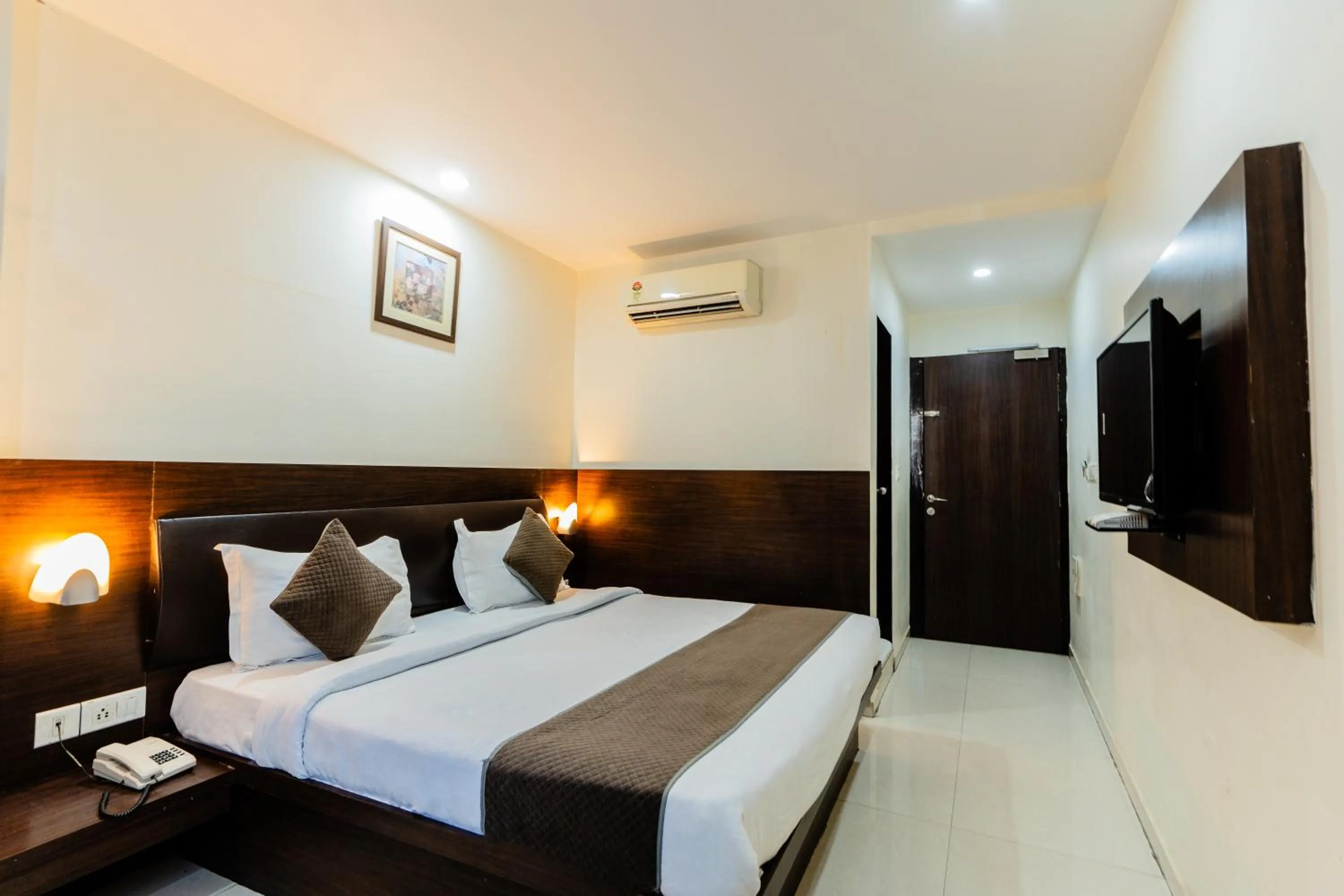 Photo of the whole room in Hotel Krishna by KeyMagics