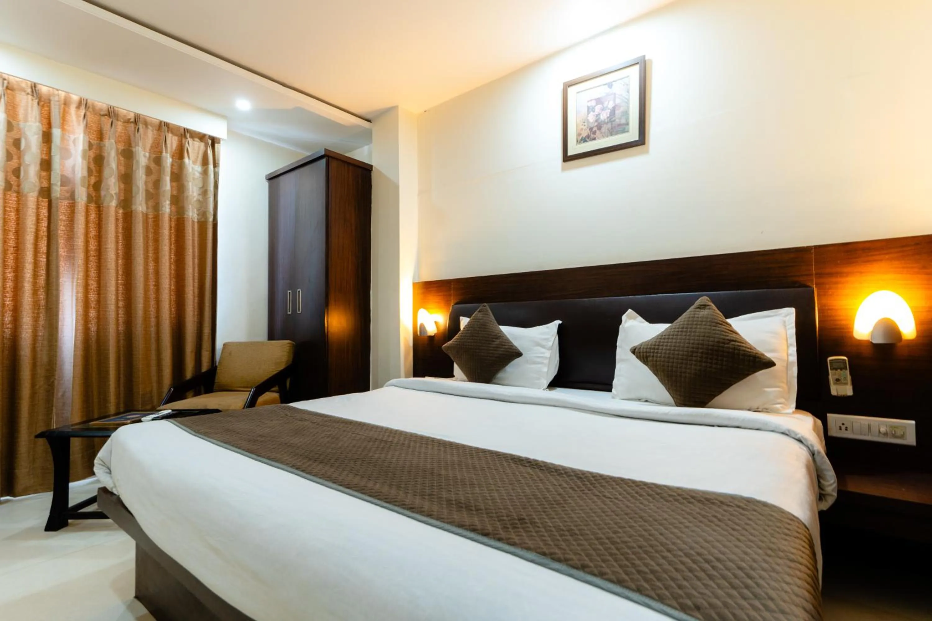 Photo of the whole room in Hotel Krishna by KeyMagics