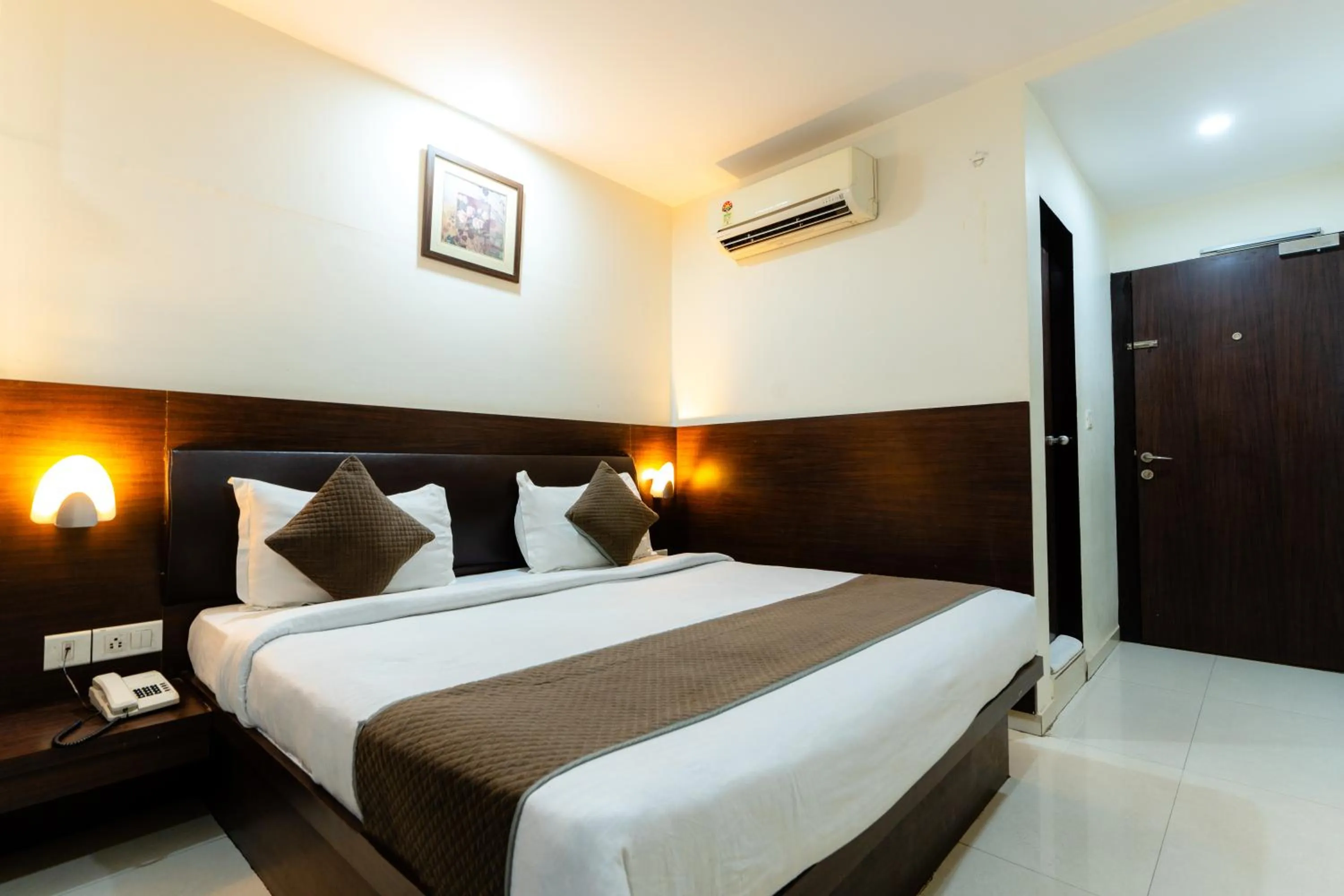 Photo of the whole room in Hotel Krishna by KeyMagics