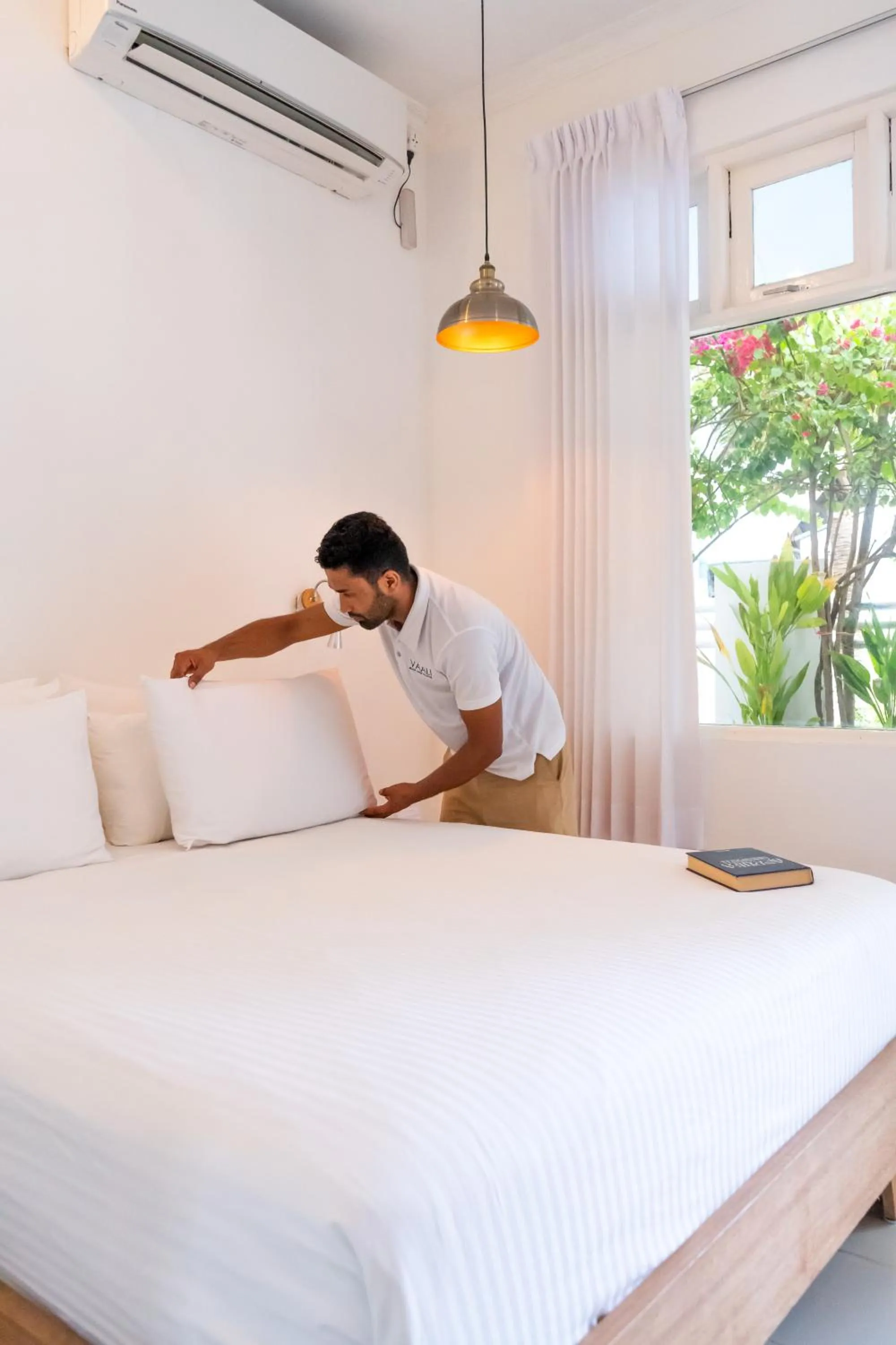 Bed in Vaali Maldives Island Escapes & Dive