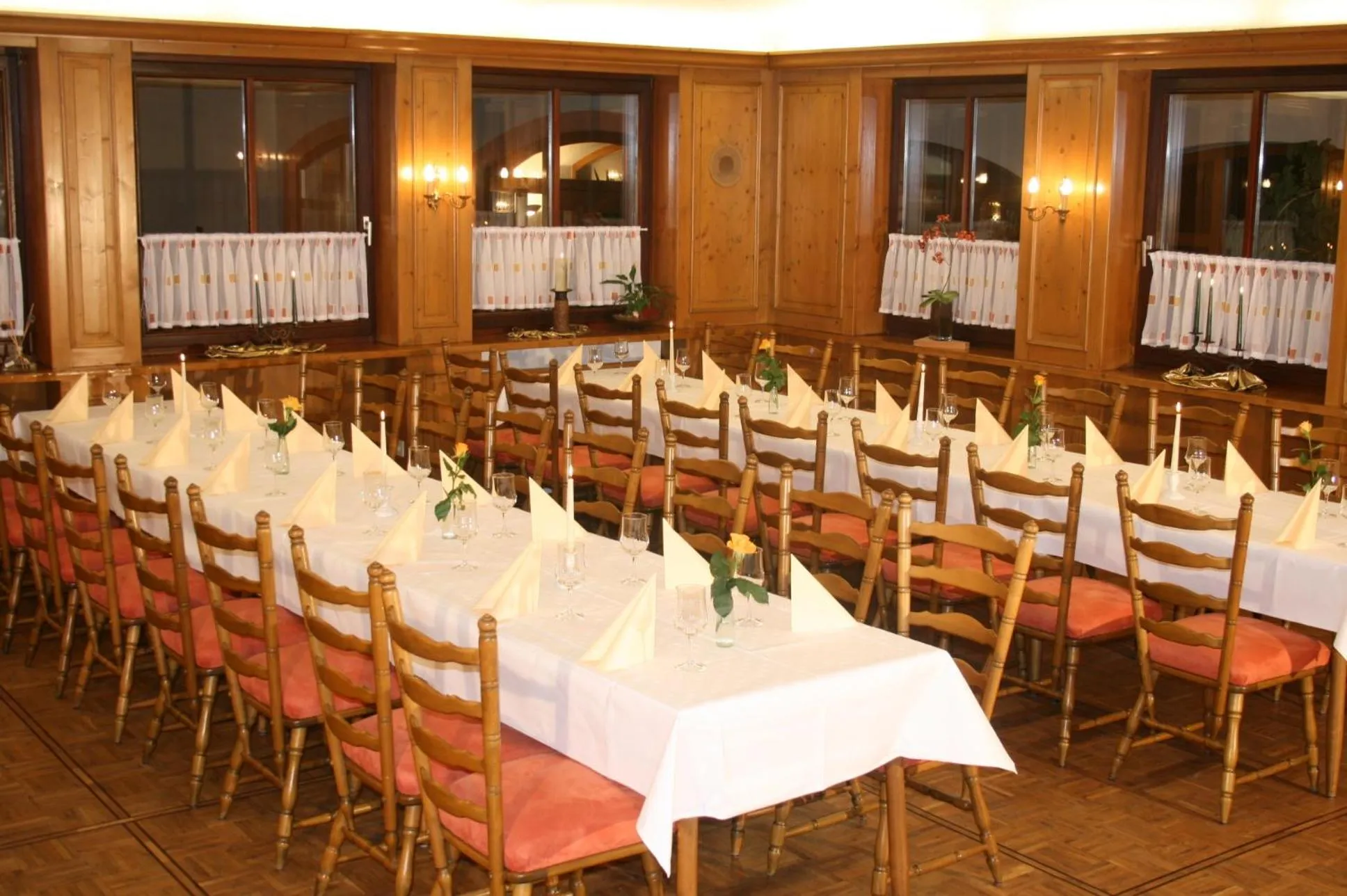 Restaurant/places to eat in Landhotel Vierjahreszeiten