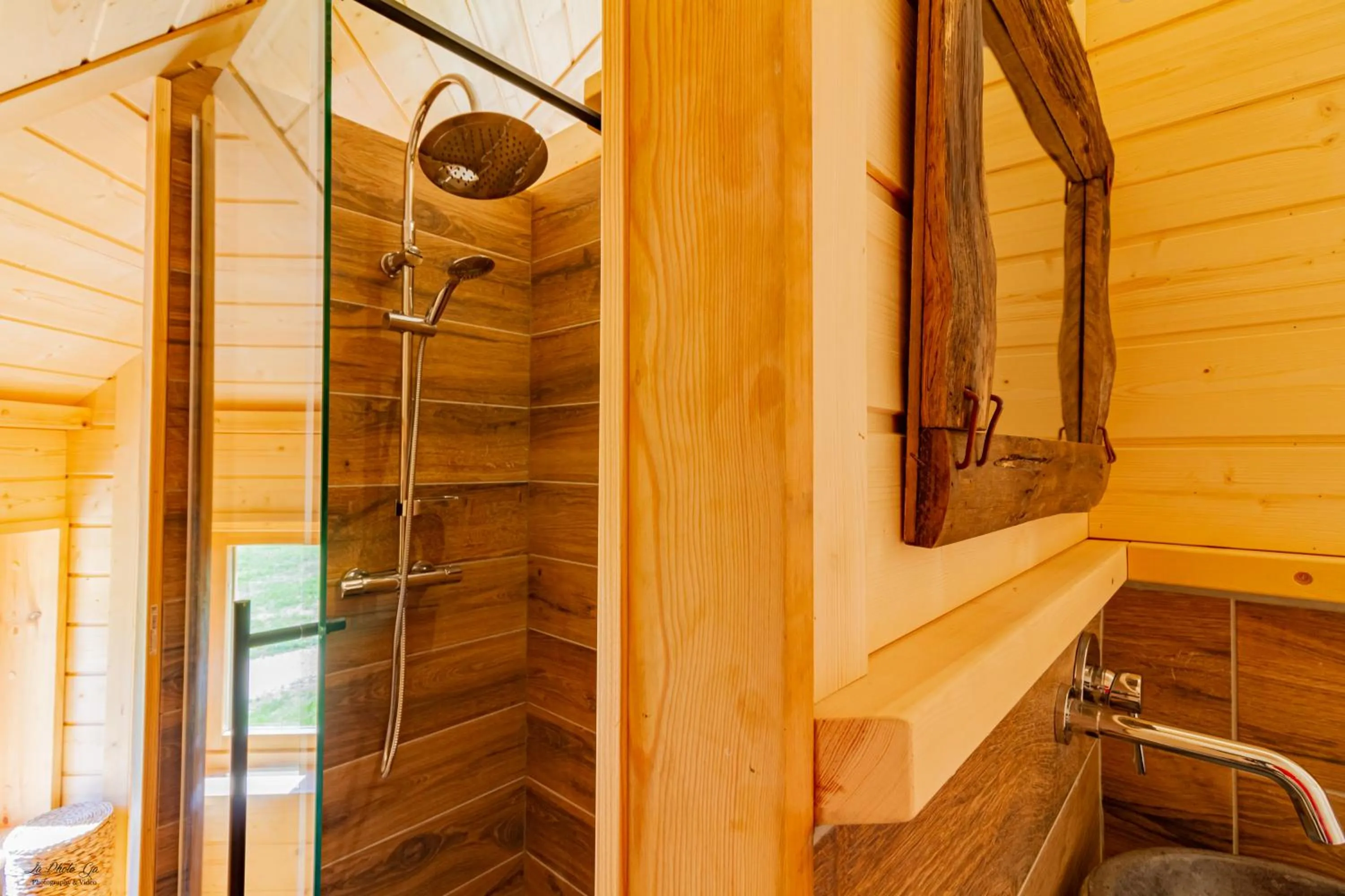 Shower in Cabane Spa belle étoile