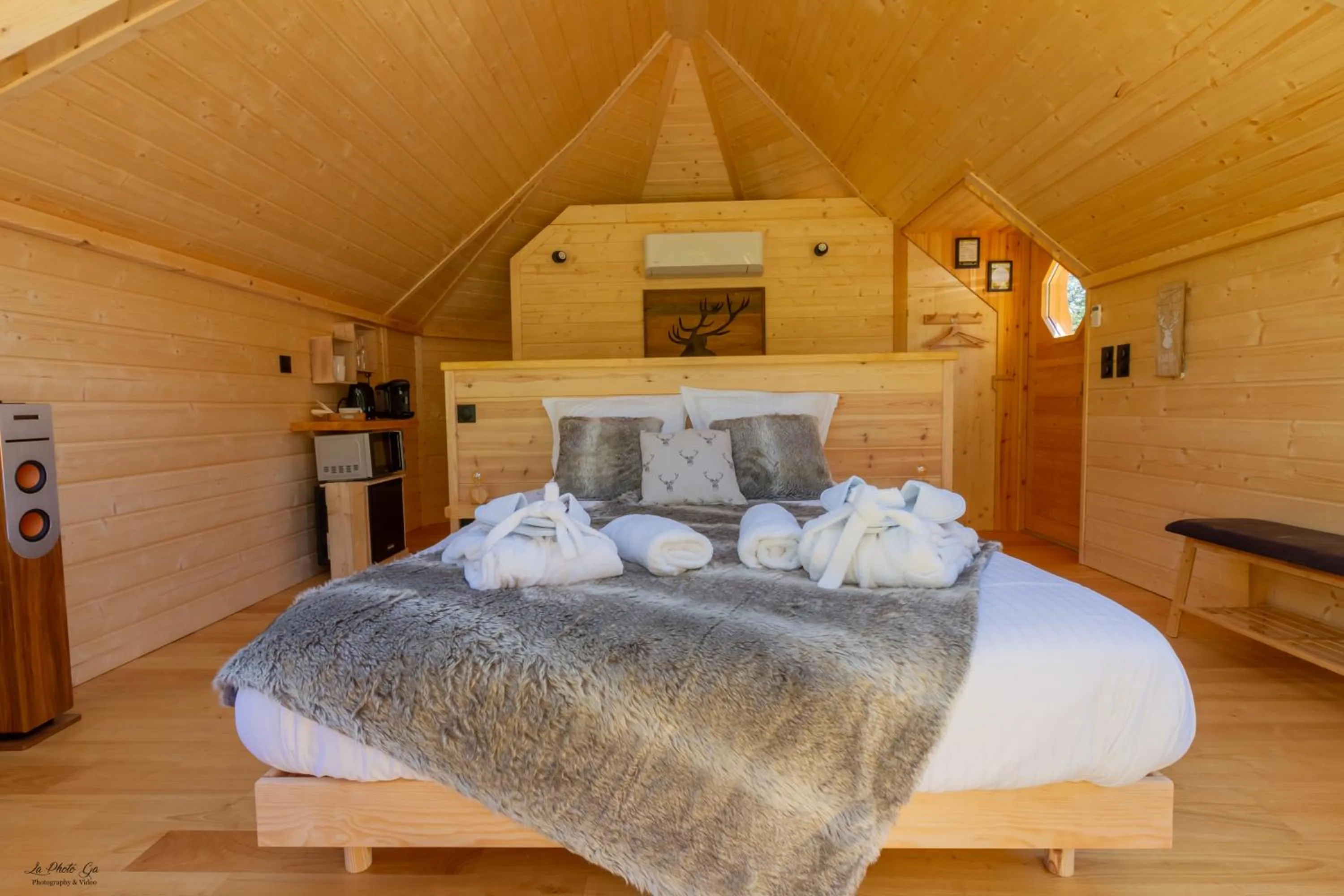 Photo of the whole room in Cabane Spa belle étoile