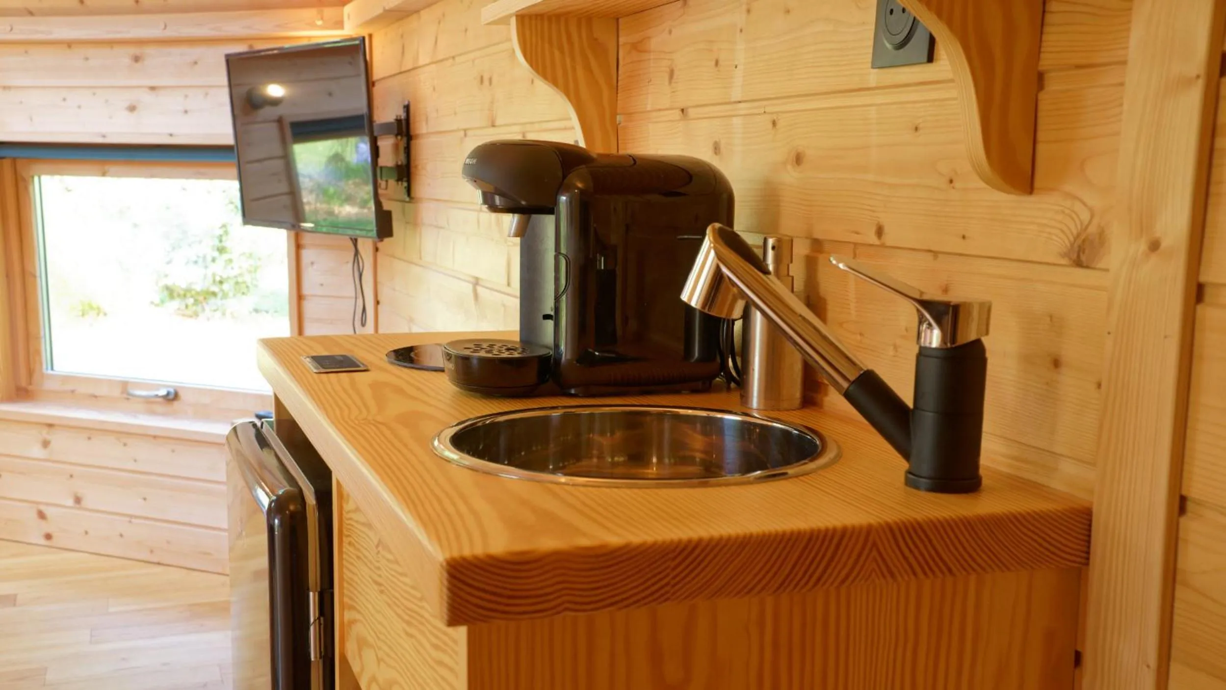 TV and multimedia in Cabane Spa belle étoile