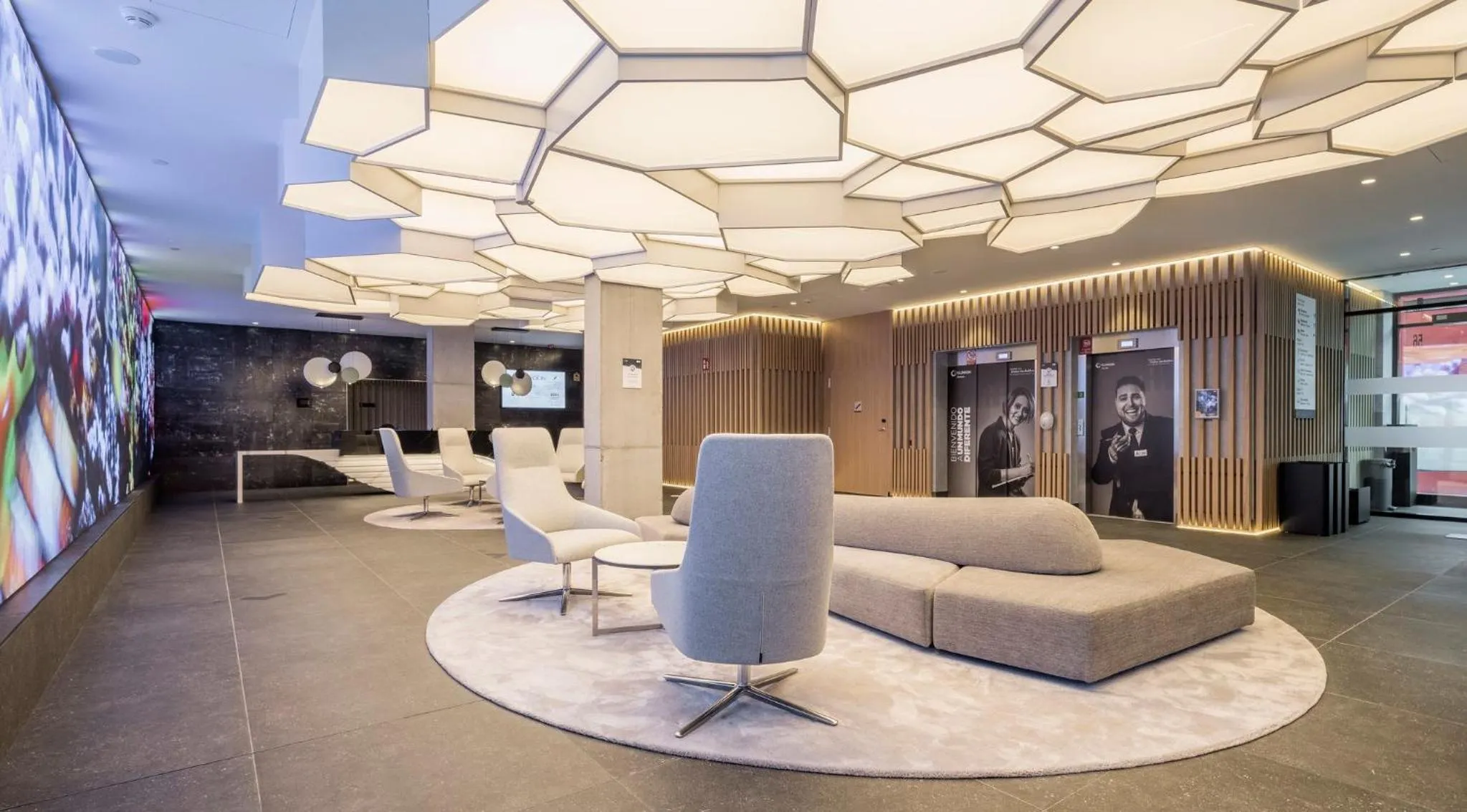 Lobby or reception in Hotel Ilunion San Mamés