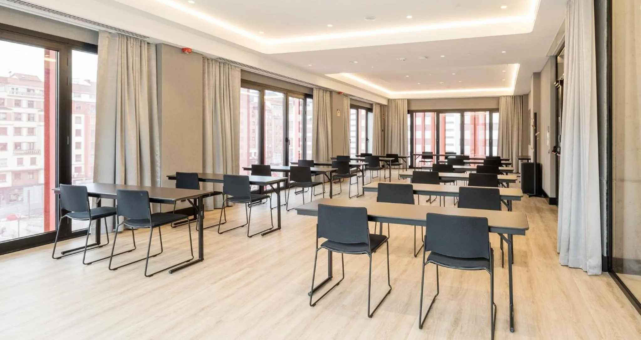 Meeting/conference room in Hotel Ilunion San Mamés