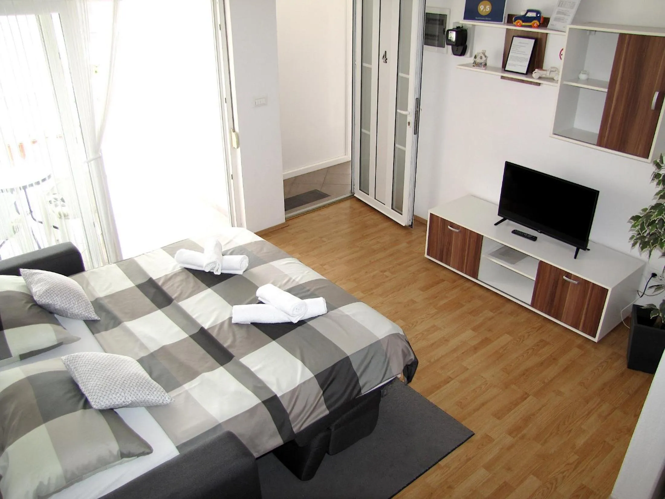 Living room, Bed in Apartments Klanac