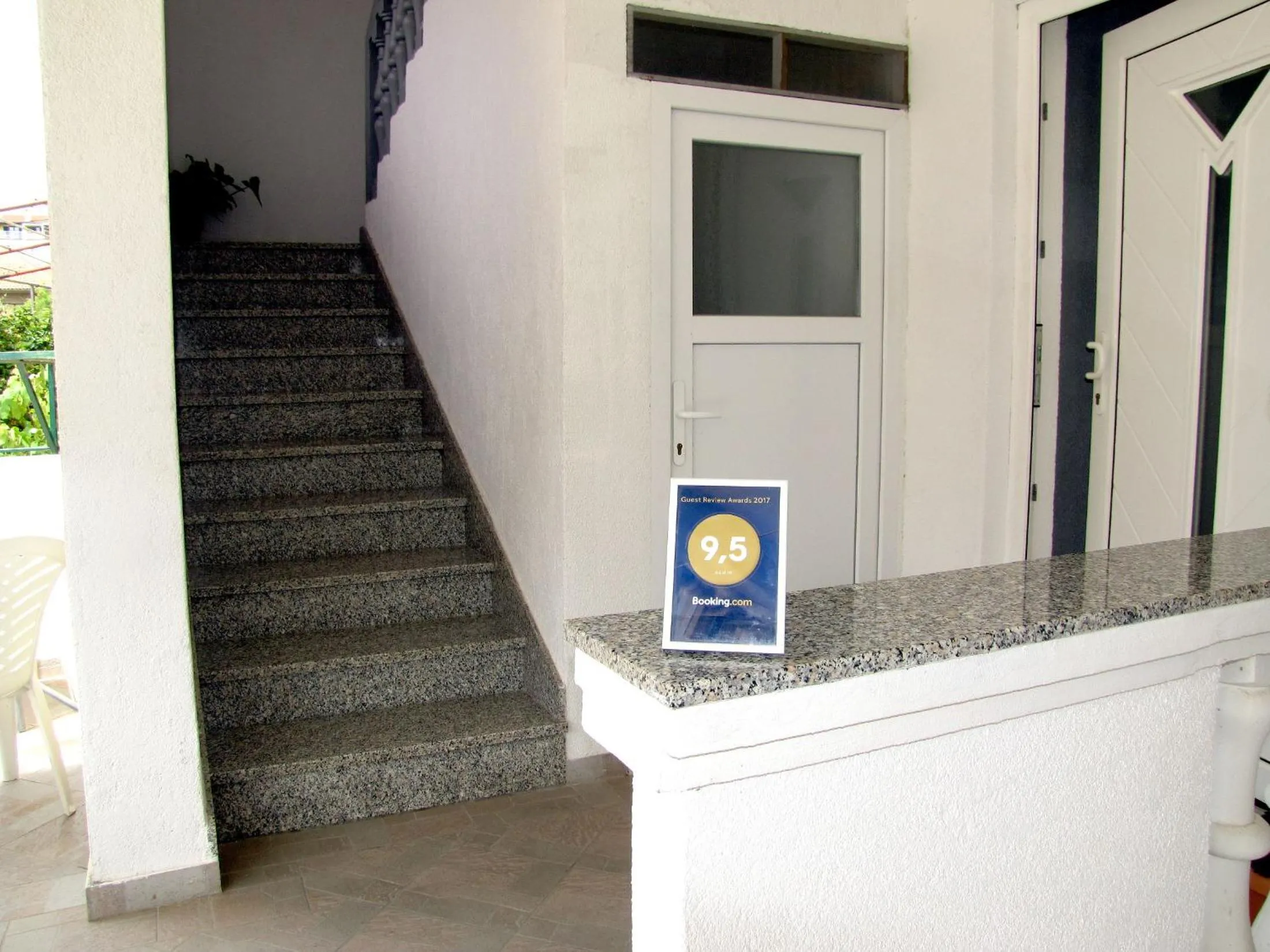 Area and facilities in Apartments Klanac