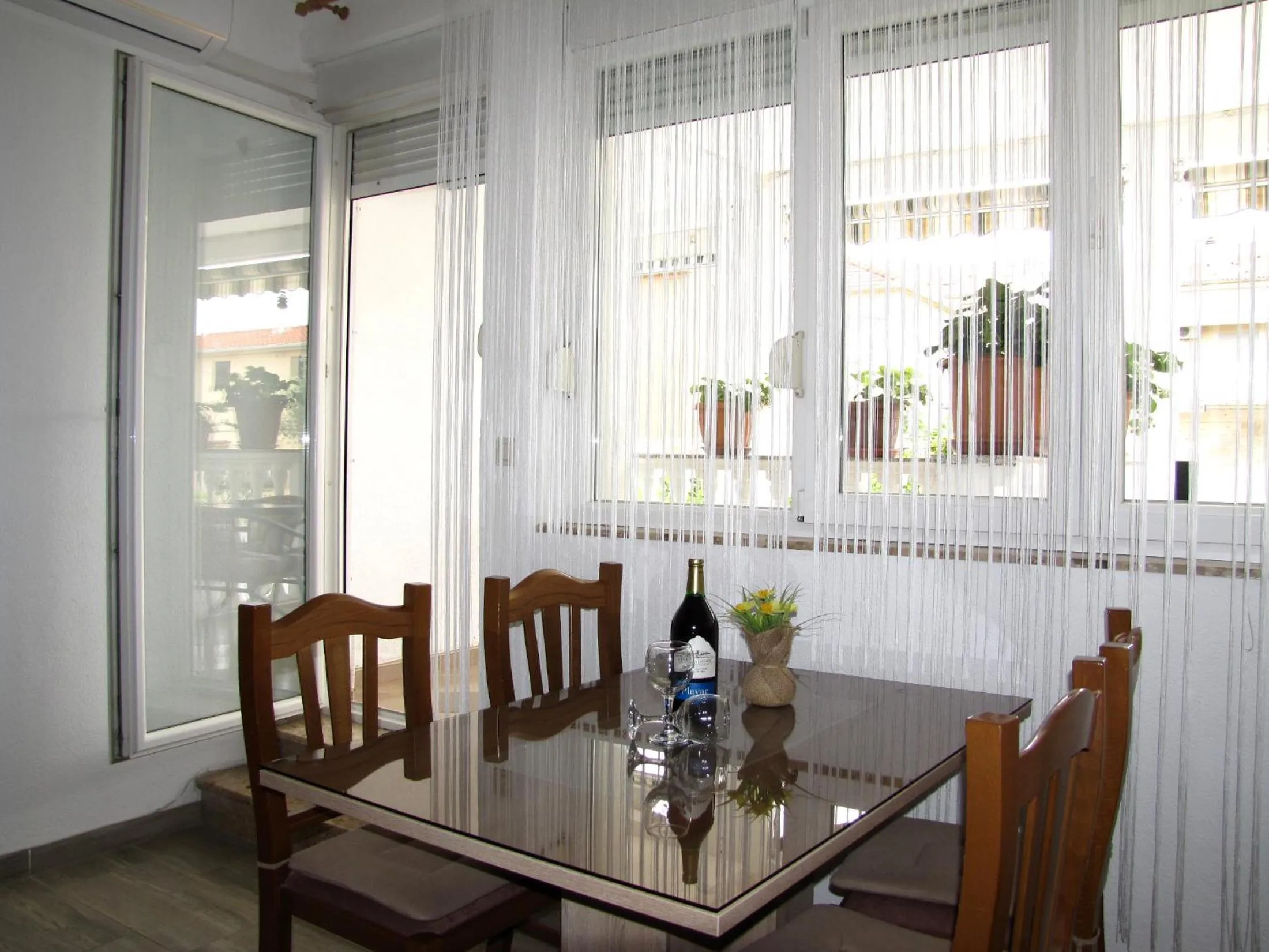 Dining area in Apartments Klanac