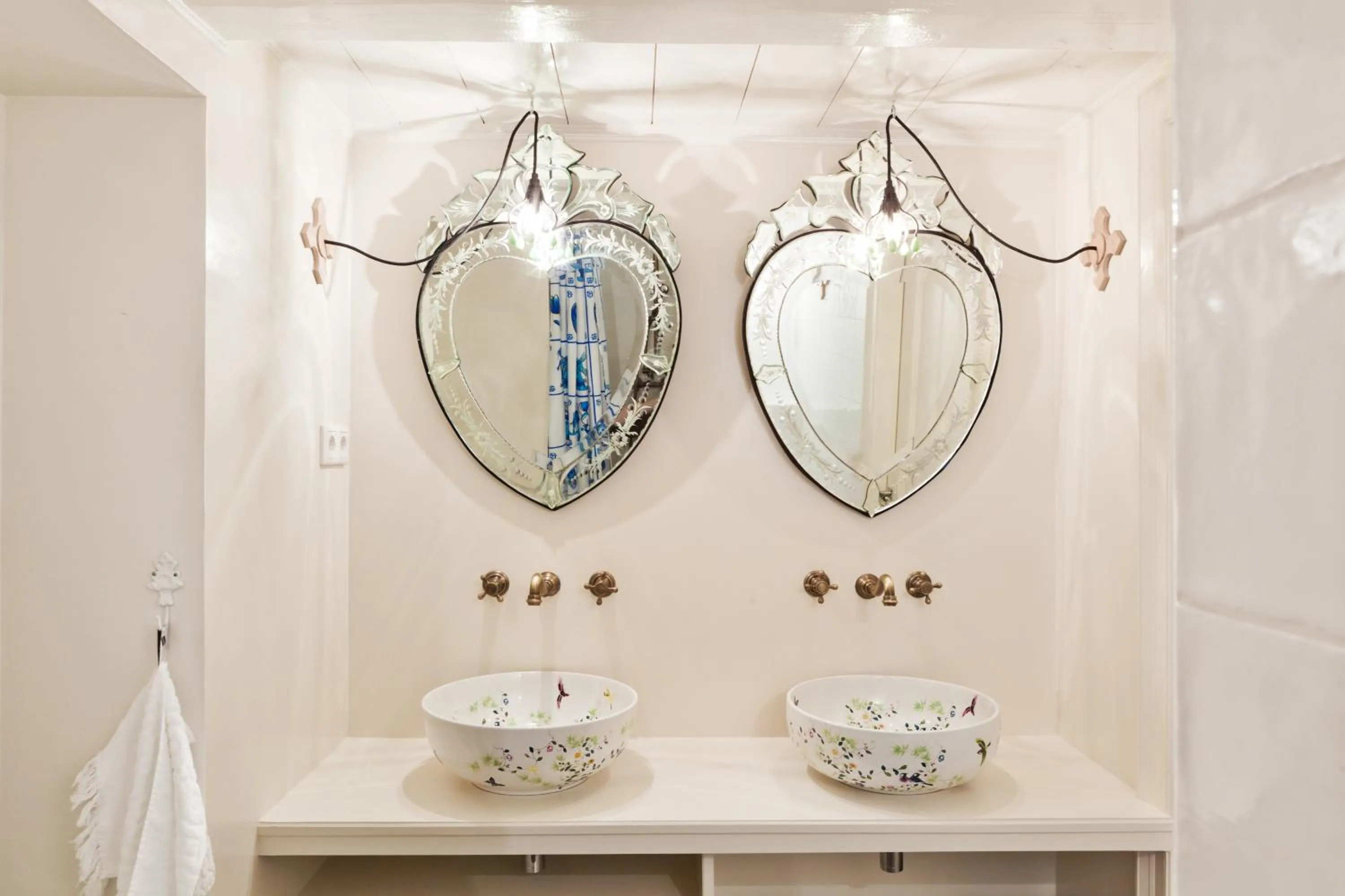 Bathroom in Luna's Hideaway