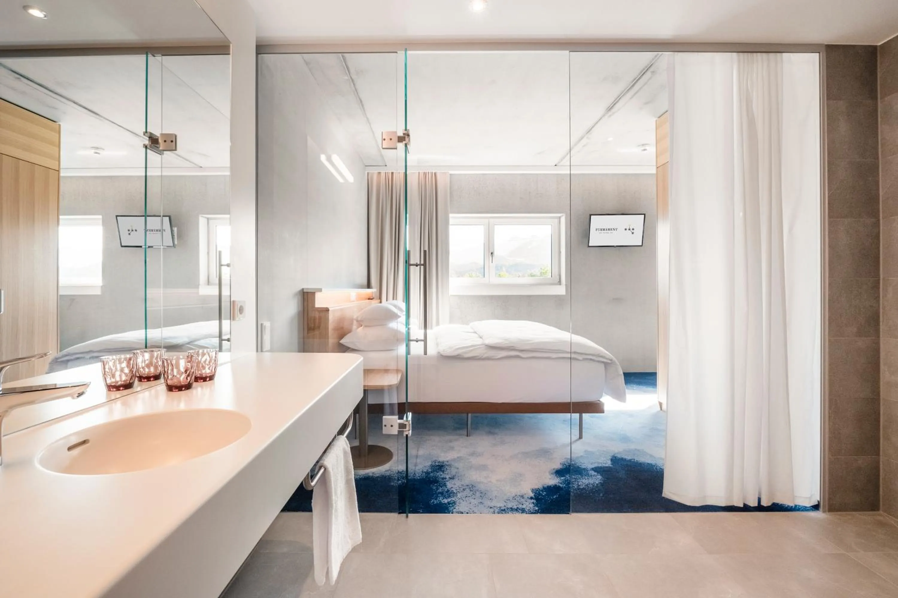 Photo of the whole room, Bed in FIRMAMENT Hotel