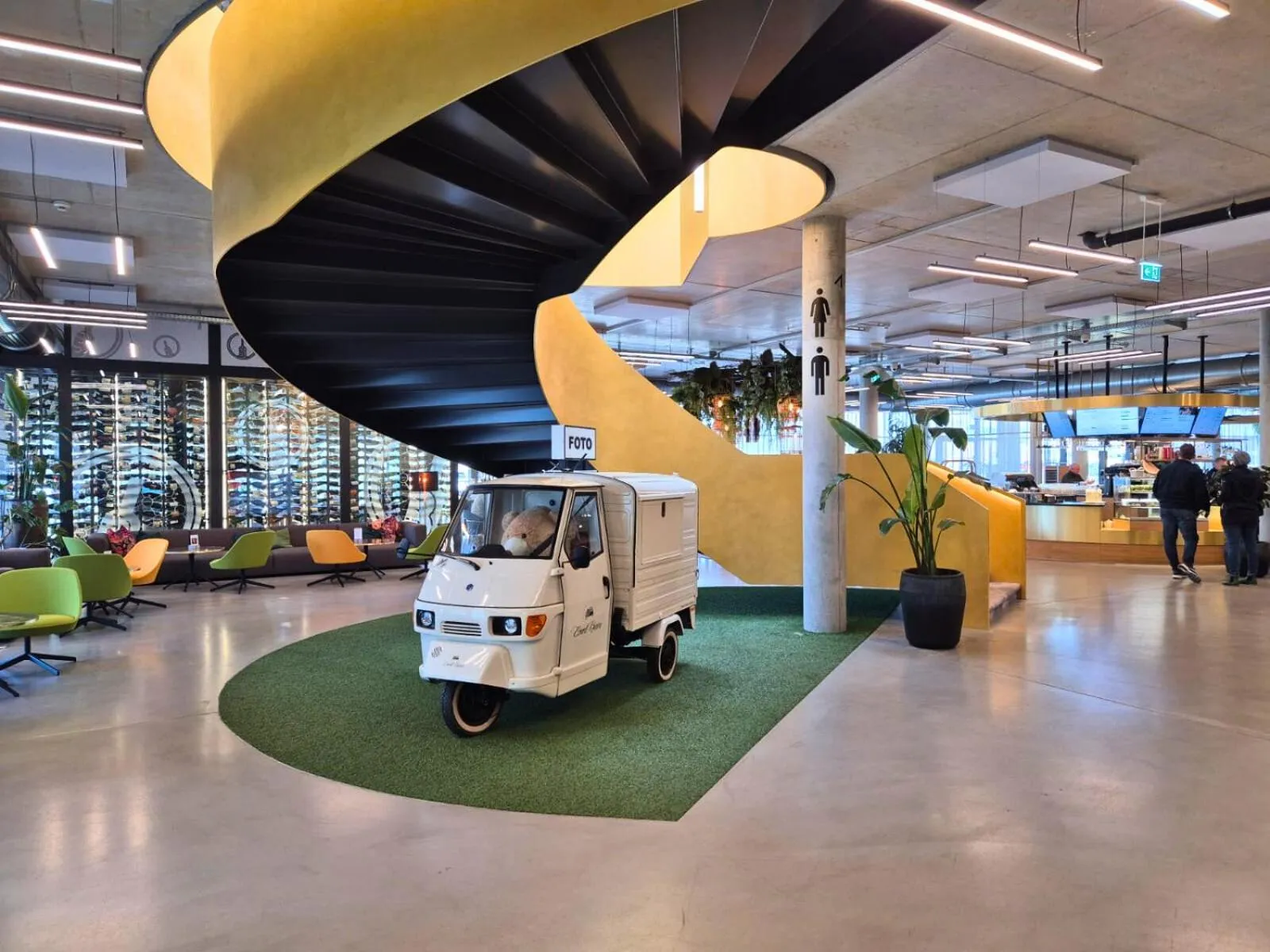 Restaurant/places to eat in FIRMAMENT Hotel