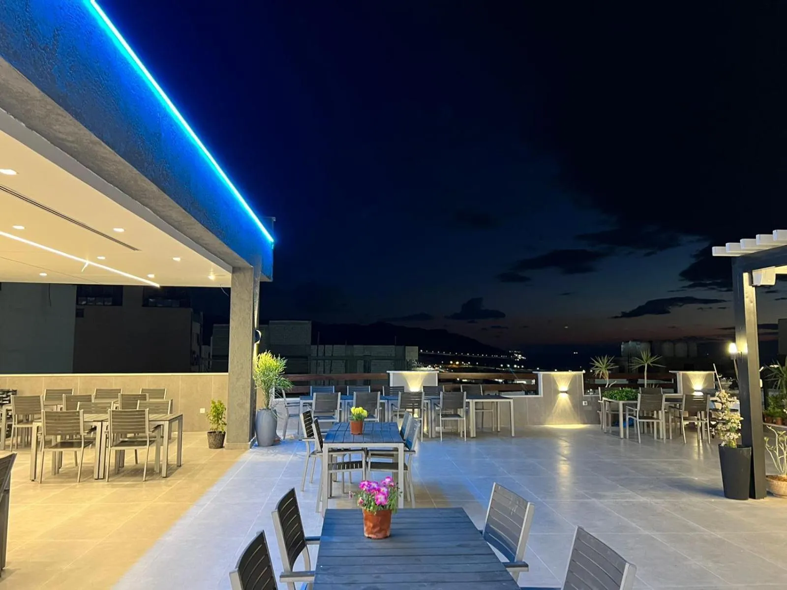 Restaurant/places to eat in Mass Paradise Hotel