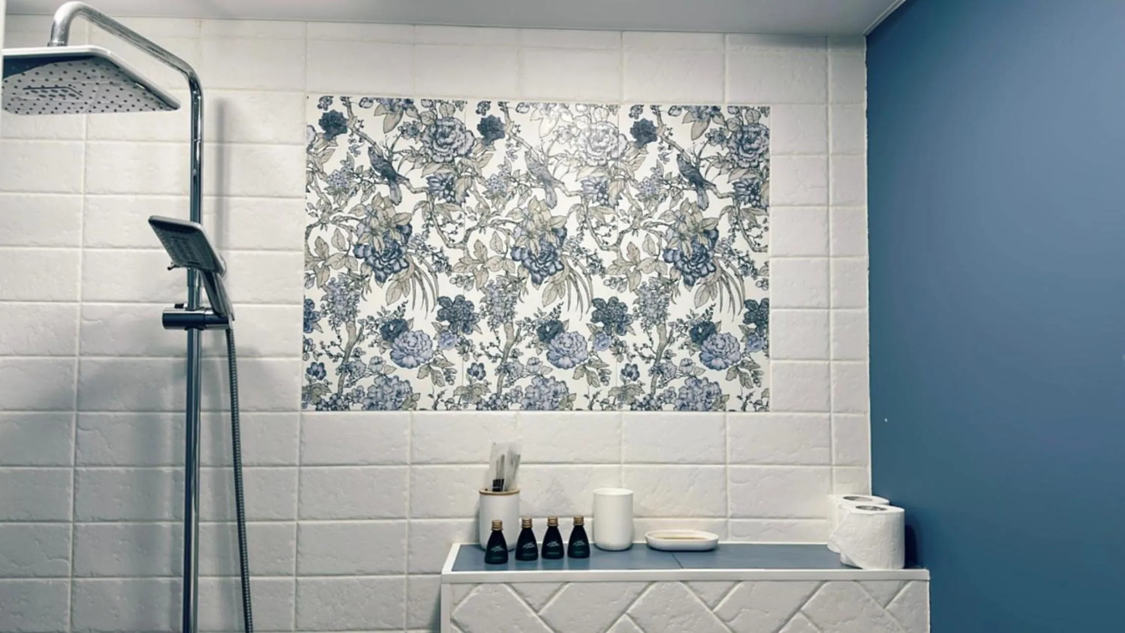 Shower in Hotel Tigran Mets Yerevan