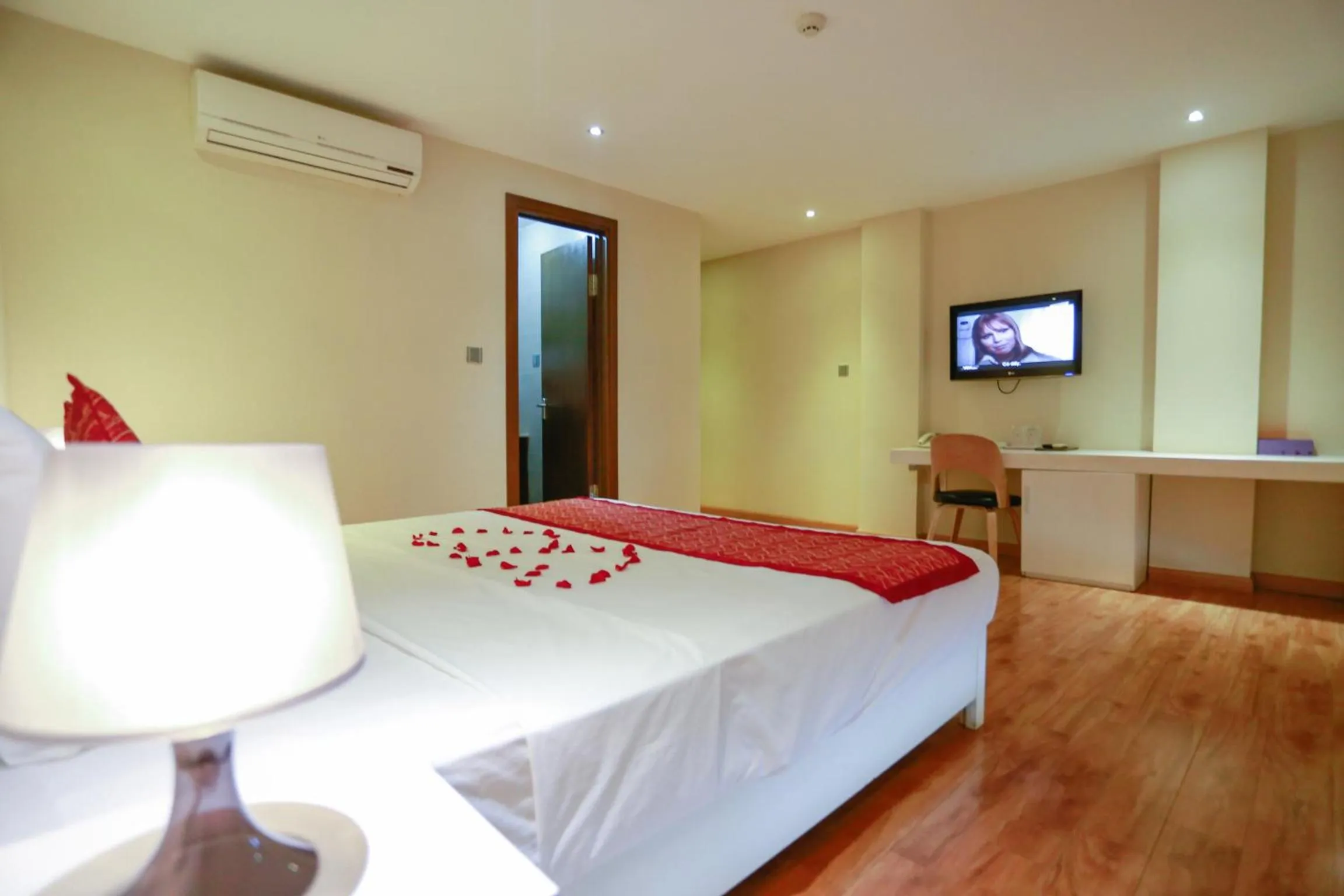 Decorative detail in Thu Do Hotel