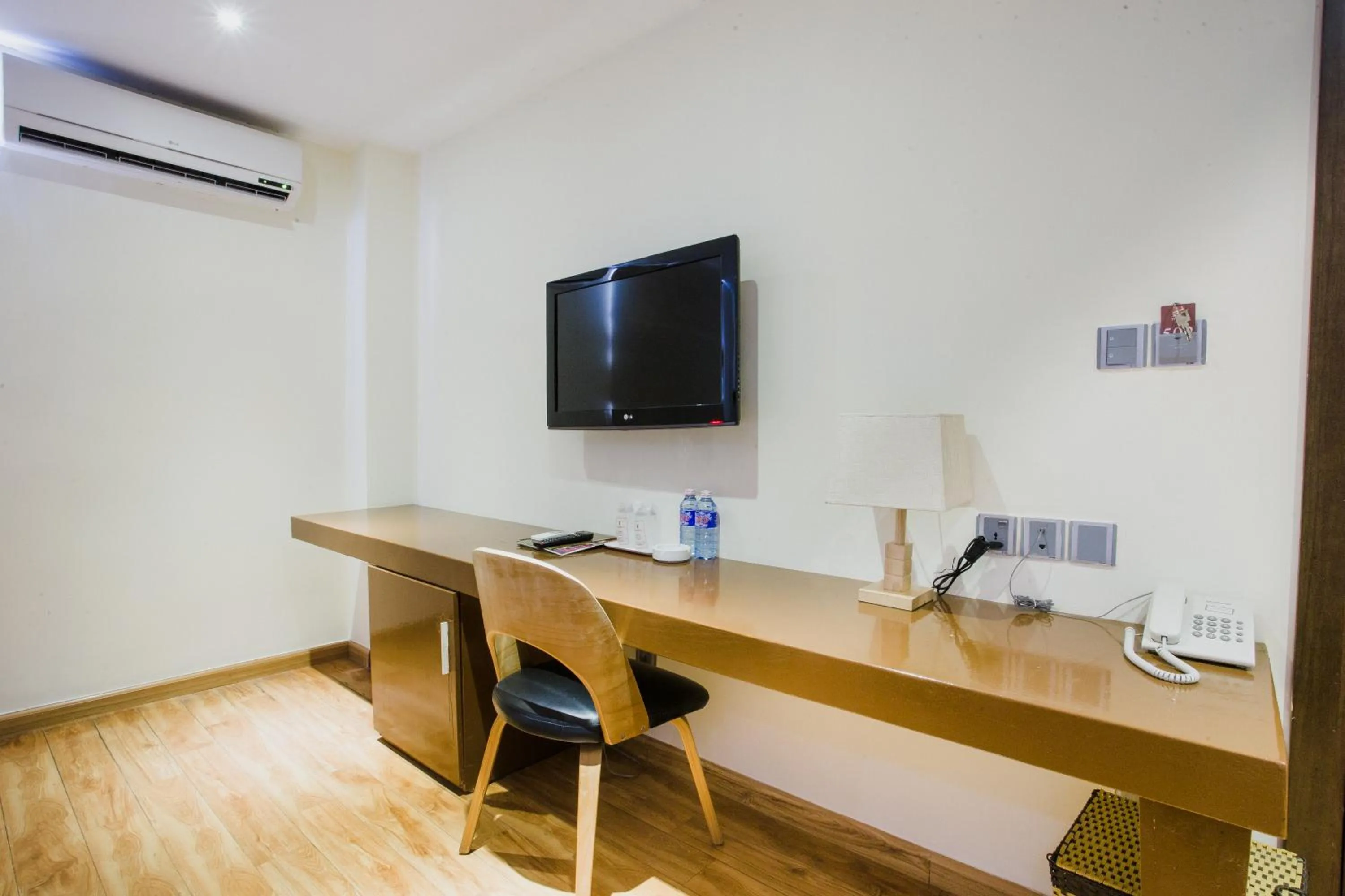 Decorative detail in Thu Do Hotel