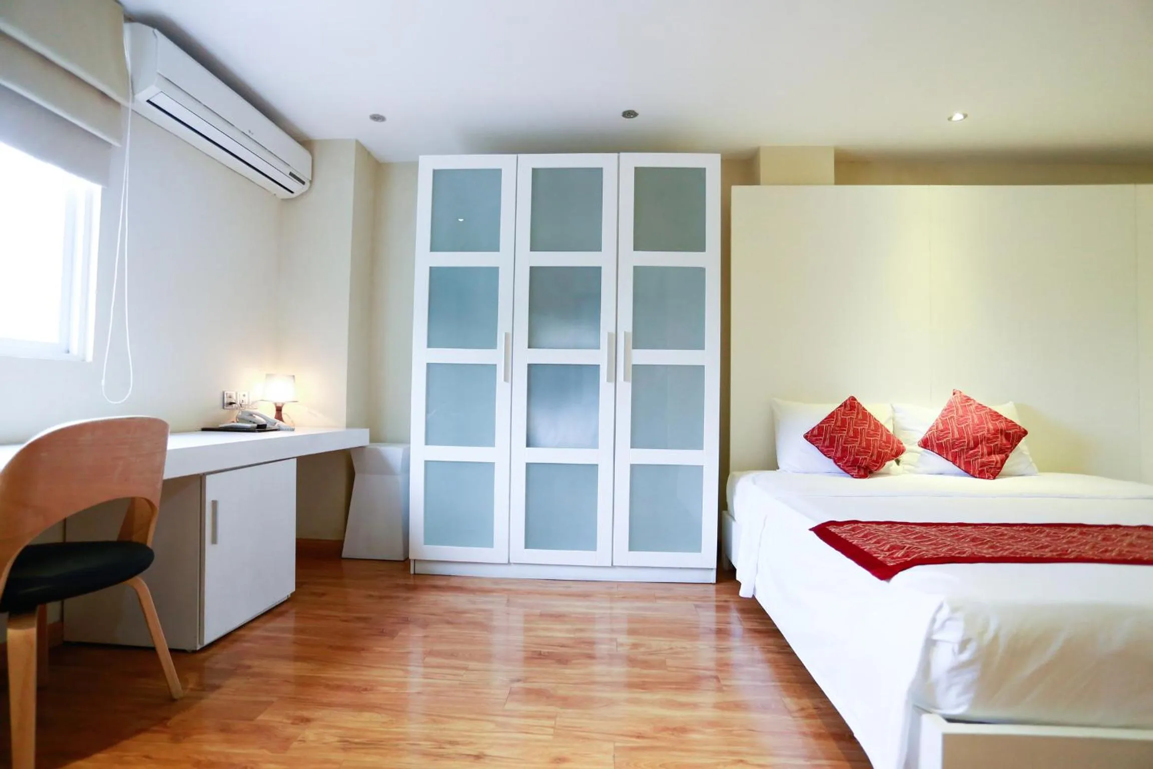 Decorative detail in Thu Do Hotel