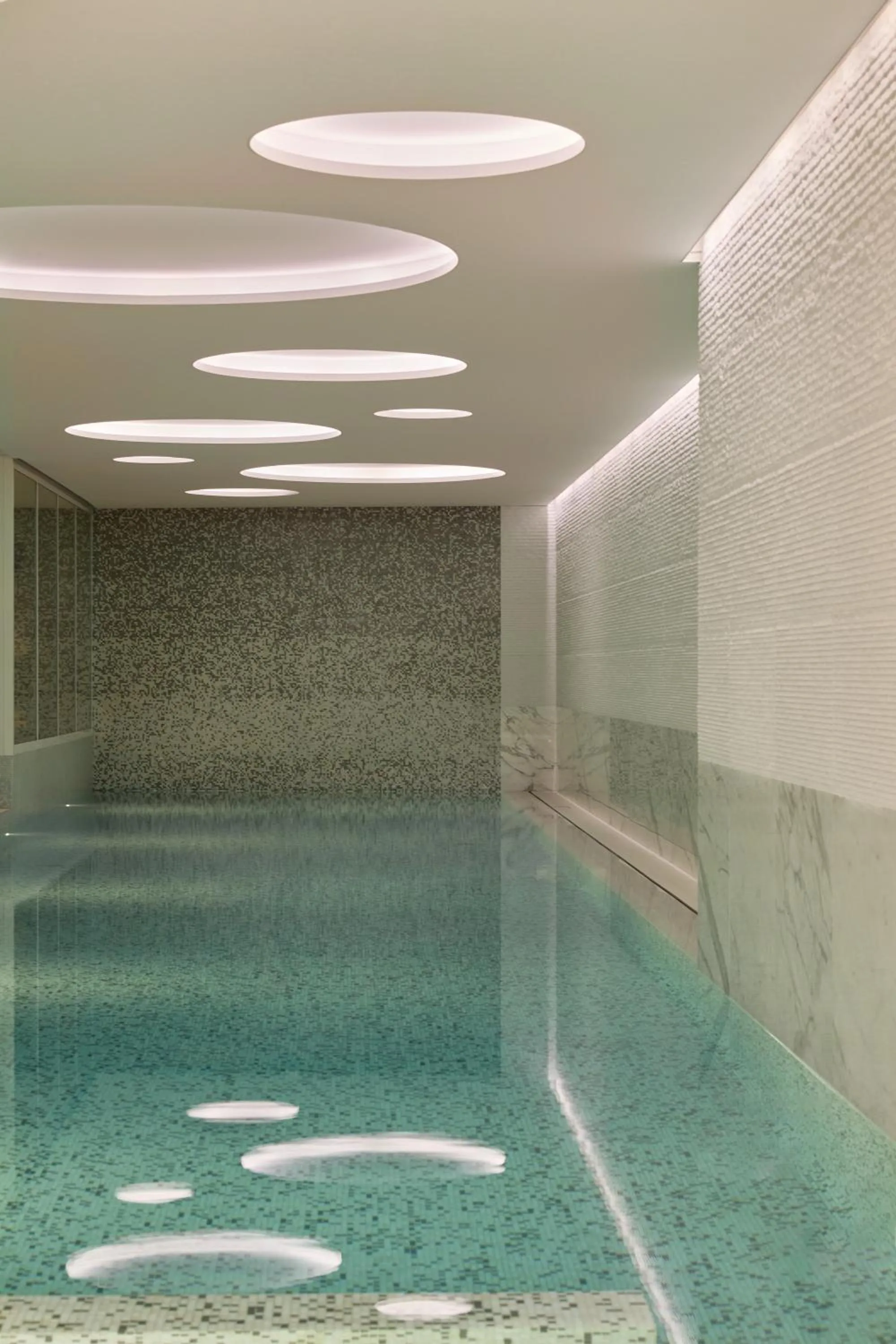 Swimming pool in The Woodward - Auberge Collection