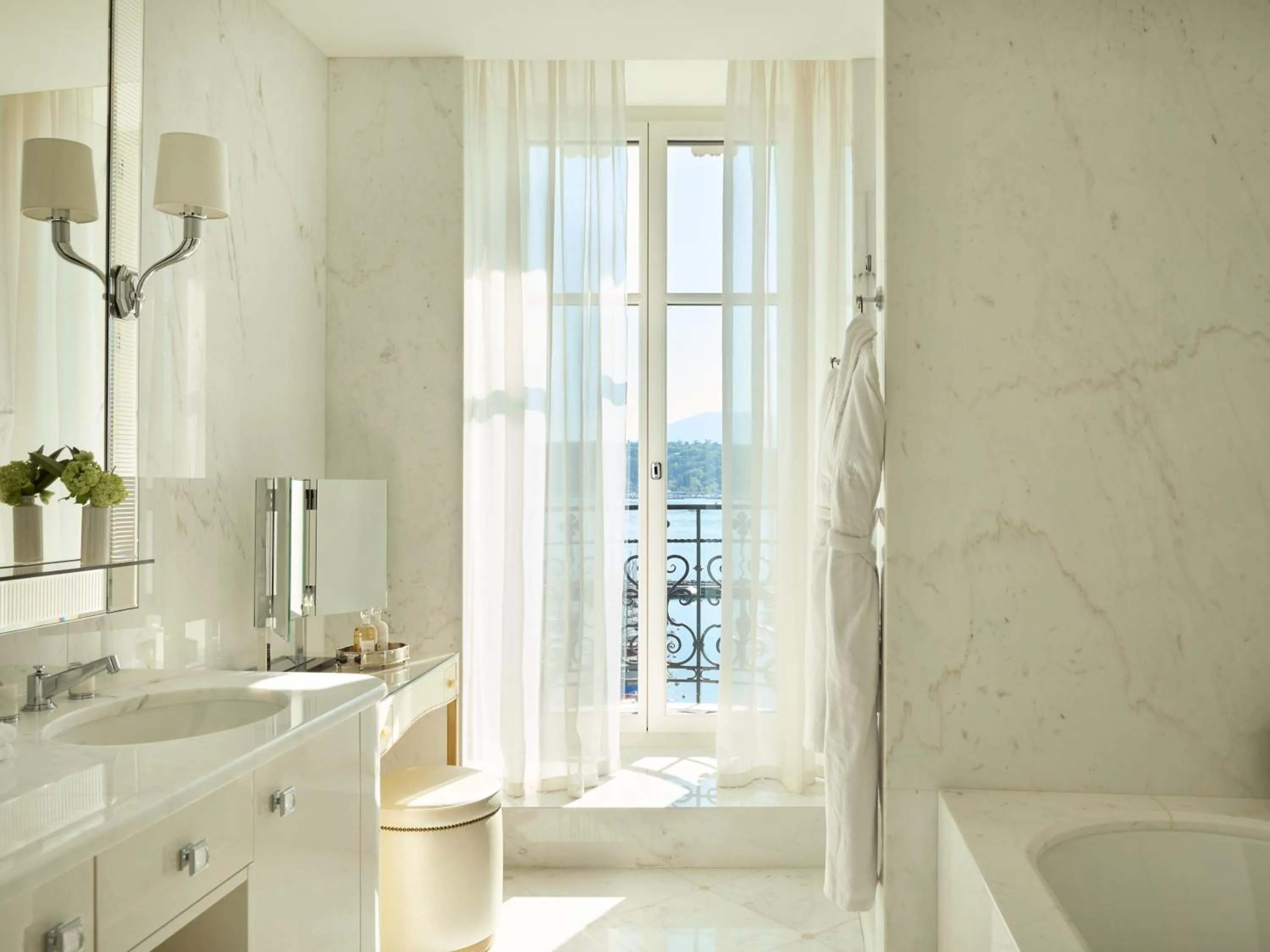 Shower in The Woodward - Auberge Collection