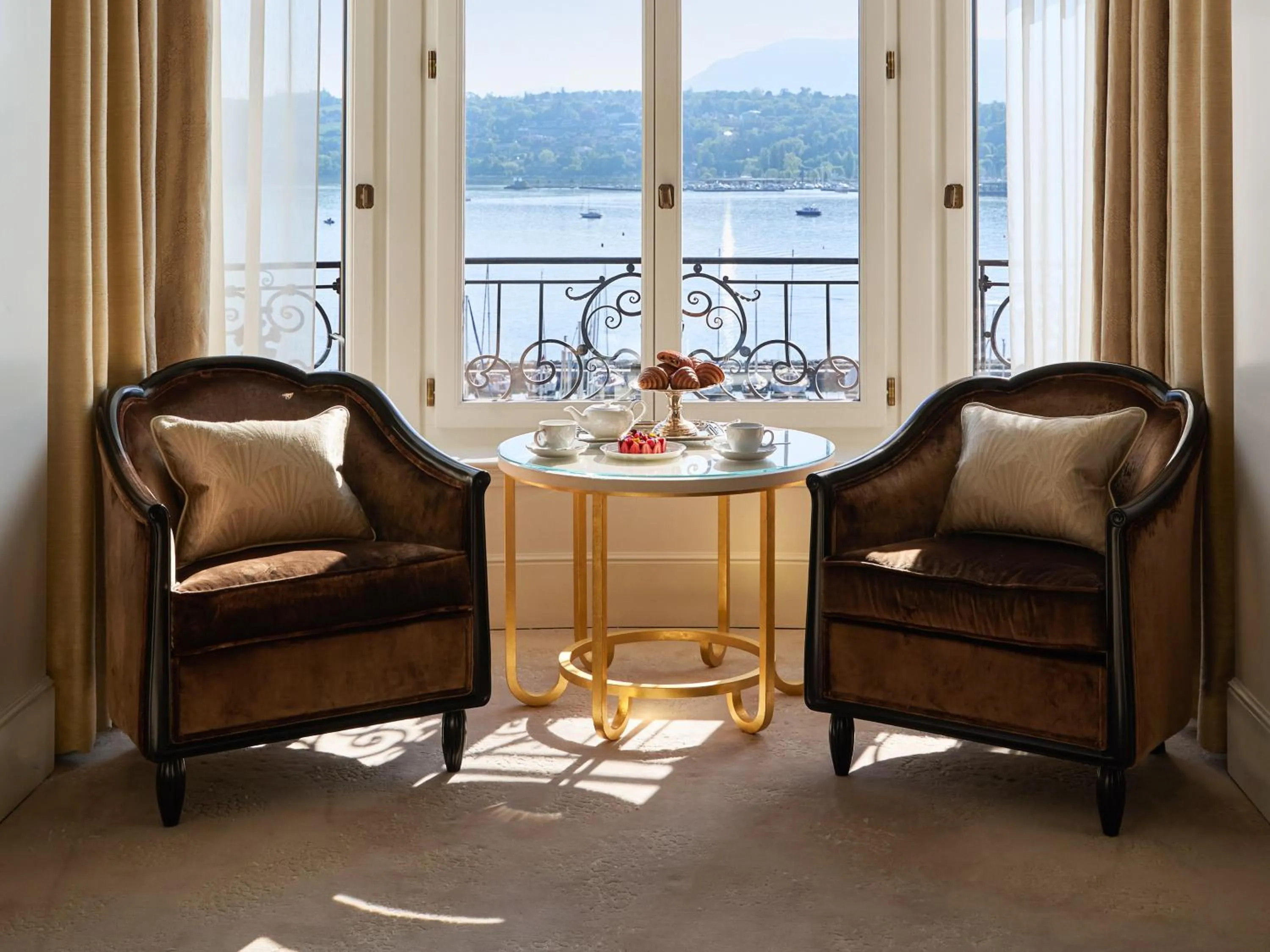 Living room in The Woodward - Auberge Collection