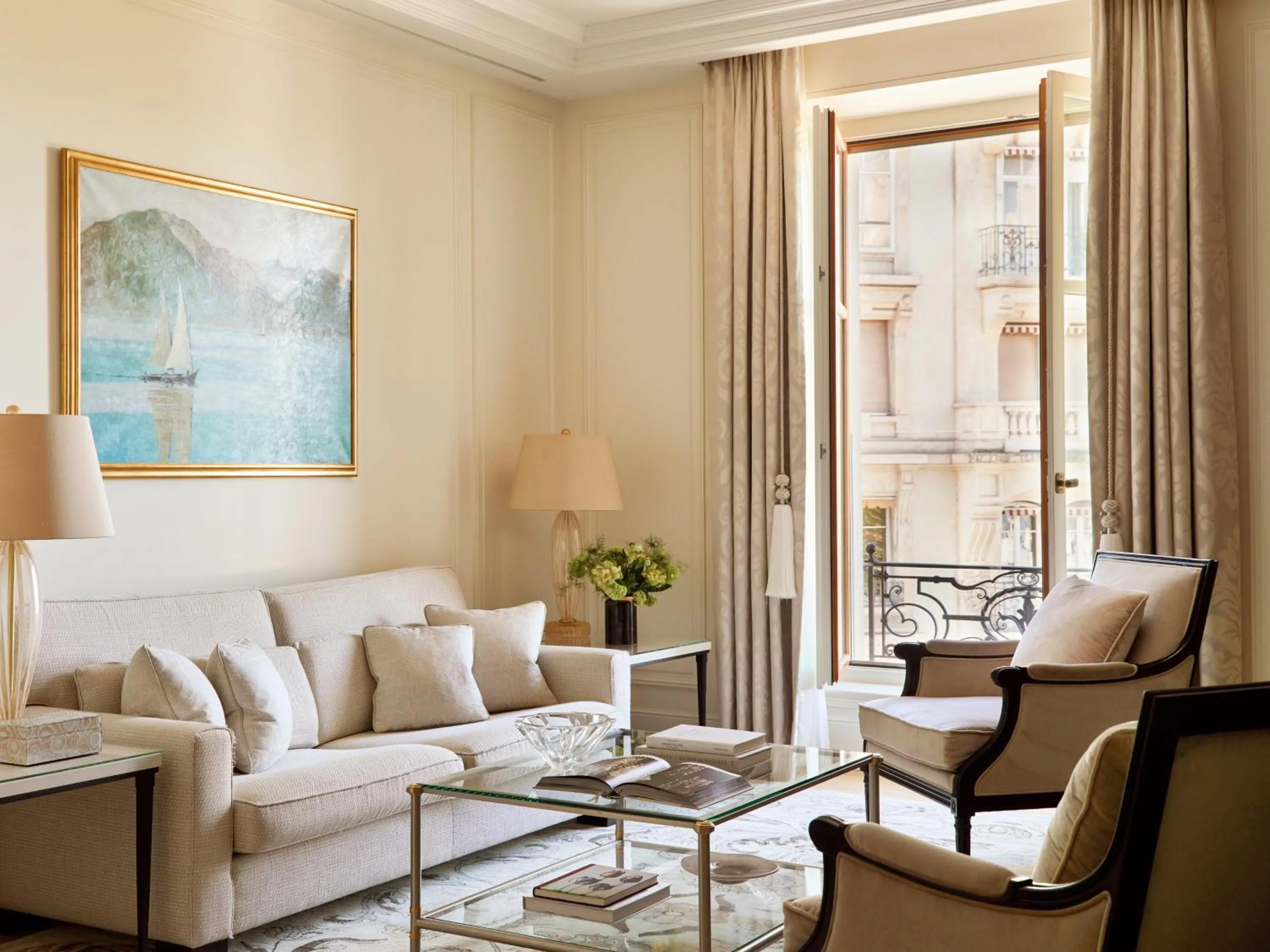 Living room in The Woodward - Auberge Collection