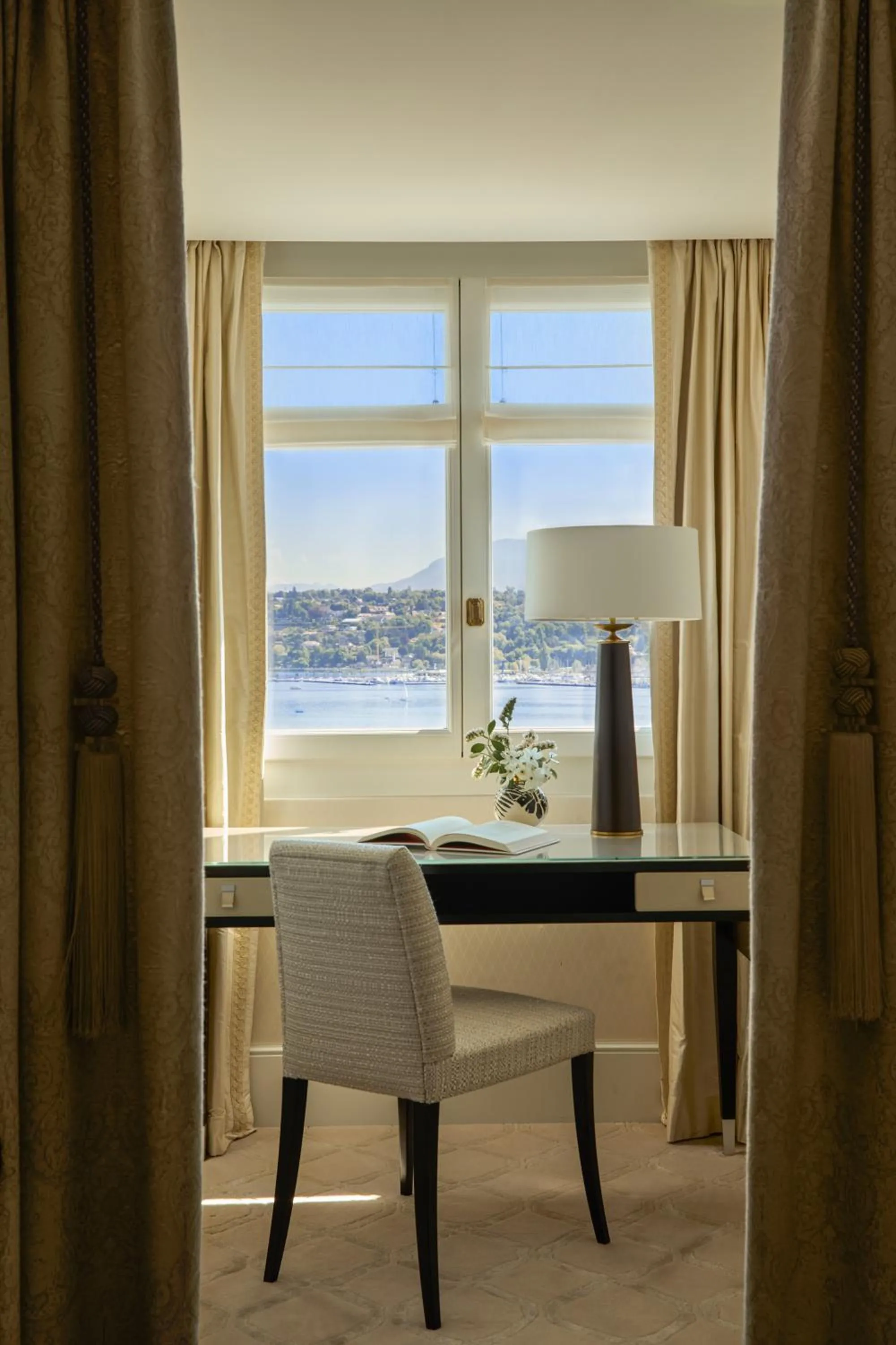 Lake view in The Woodward - Auberge Collection