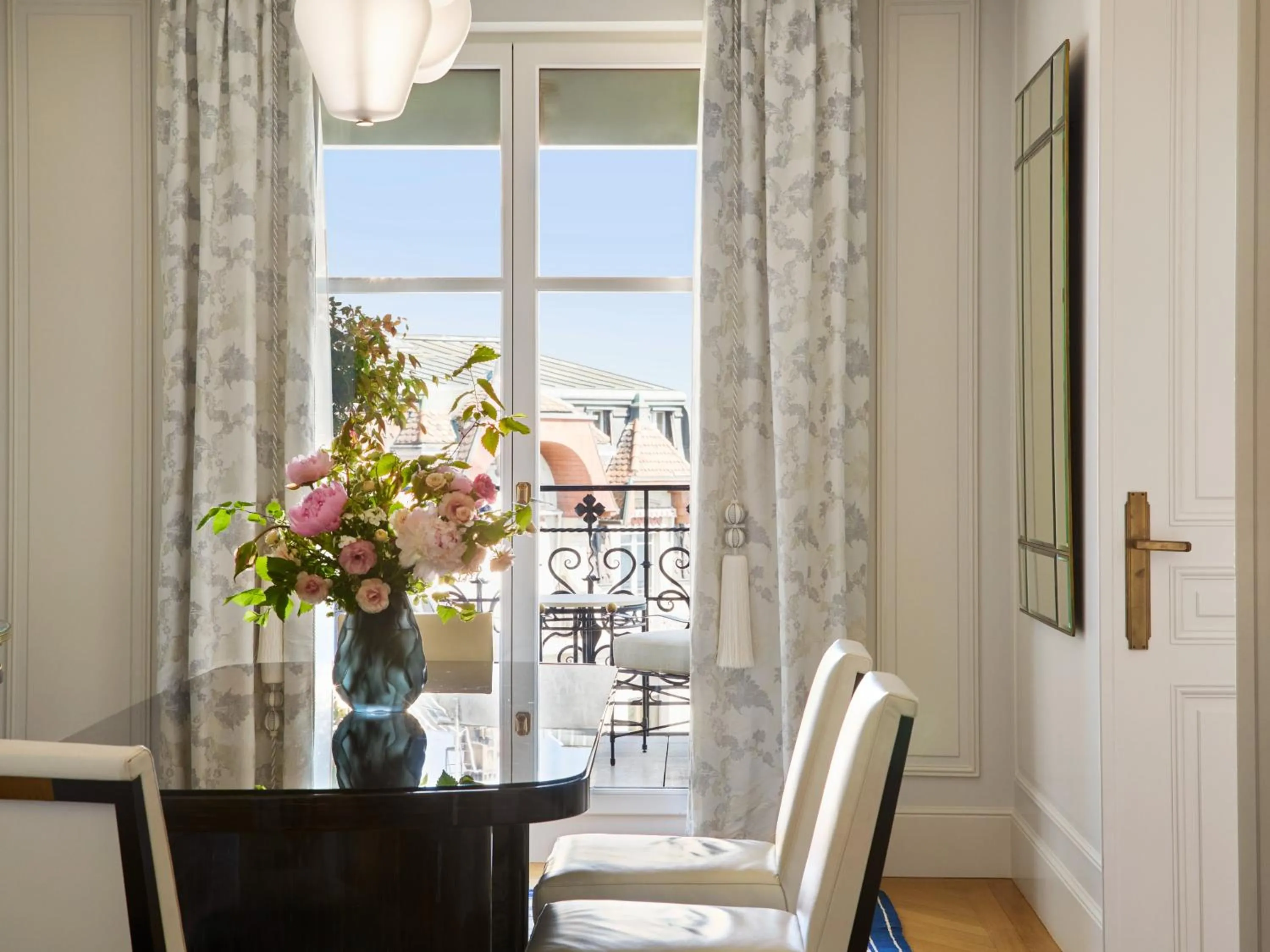 Dining area in The Woodward - Auberge Collection