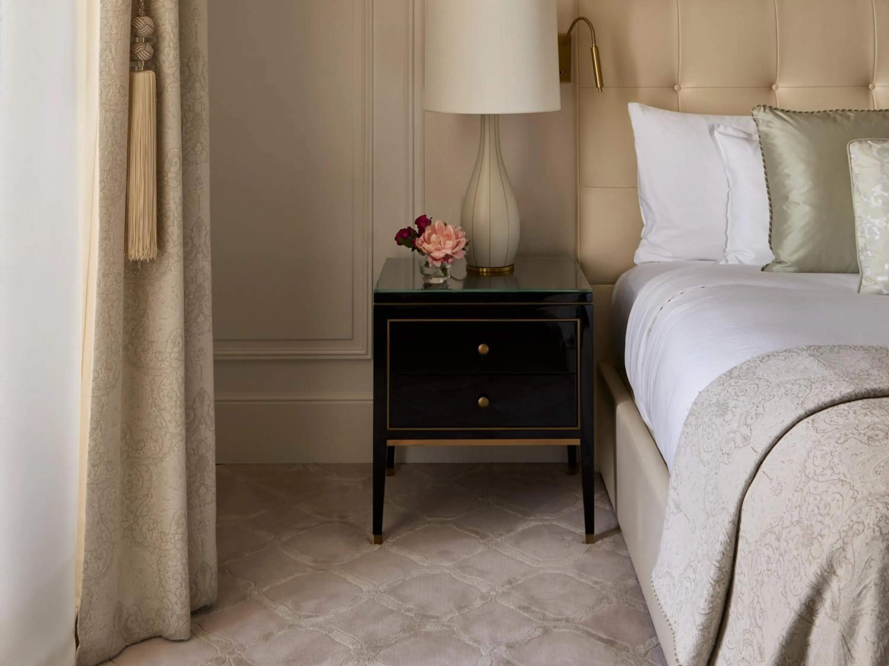 Bed in The Woodward - Auberge Collection