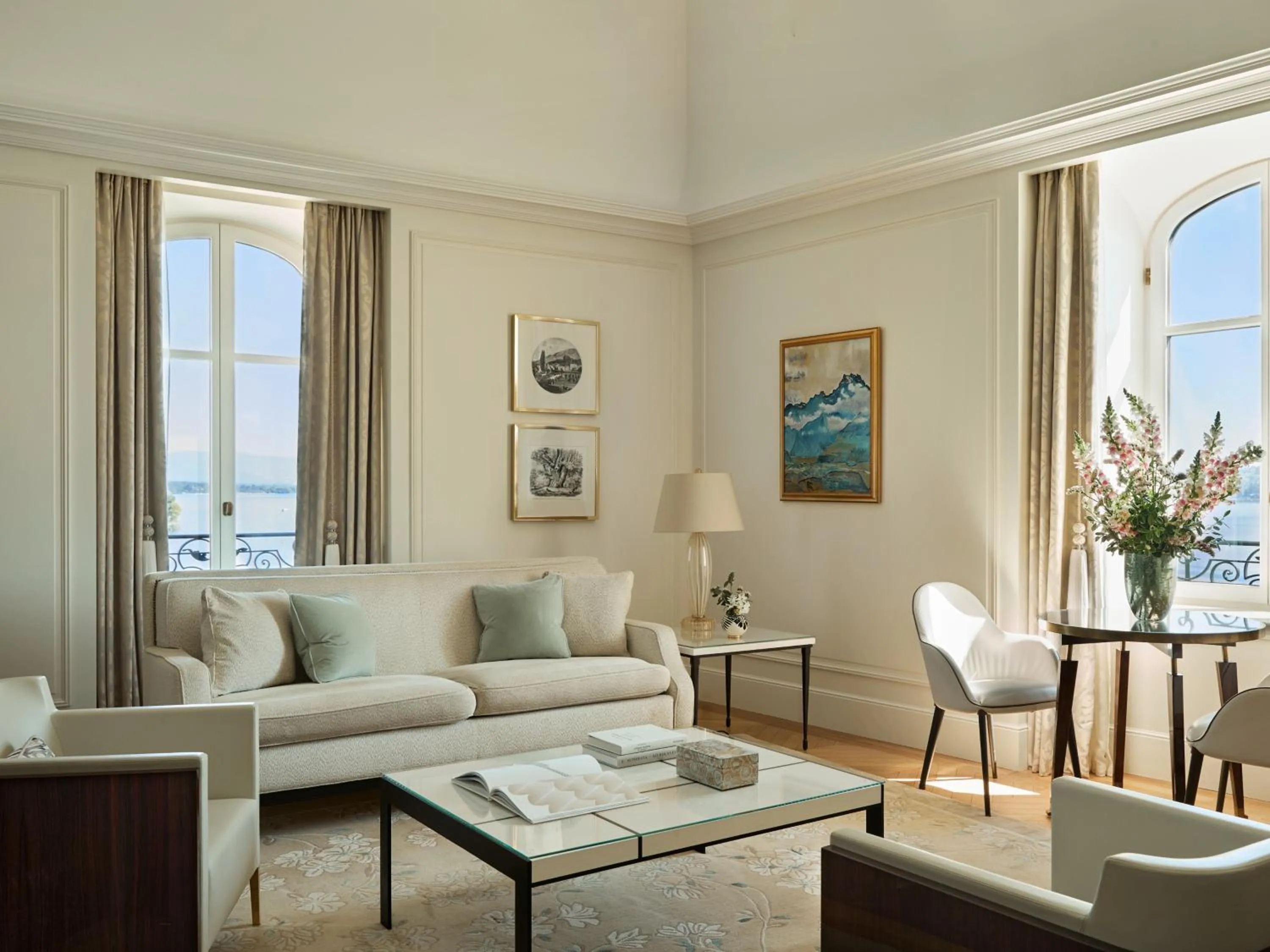 Living room in The Woodward - Auberge Collection