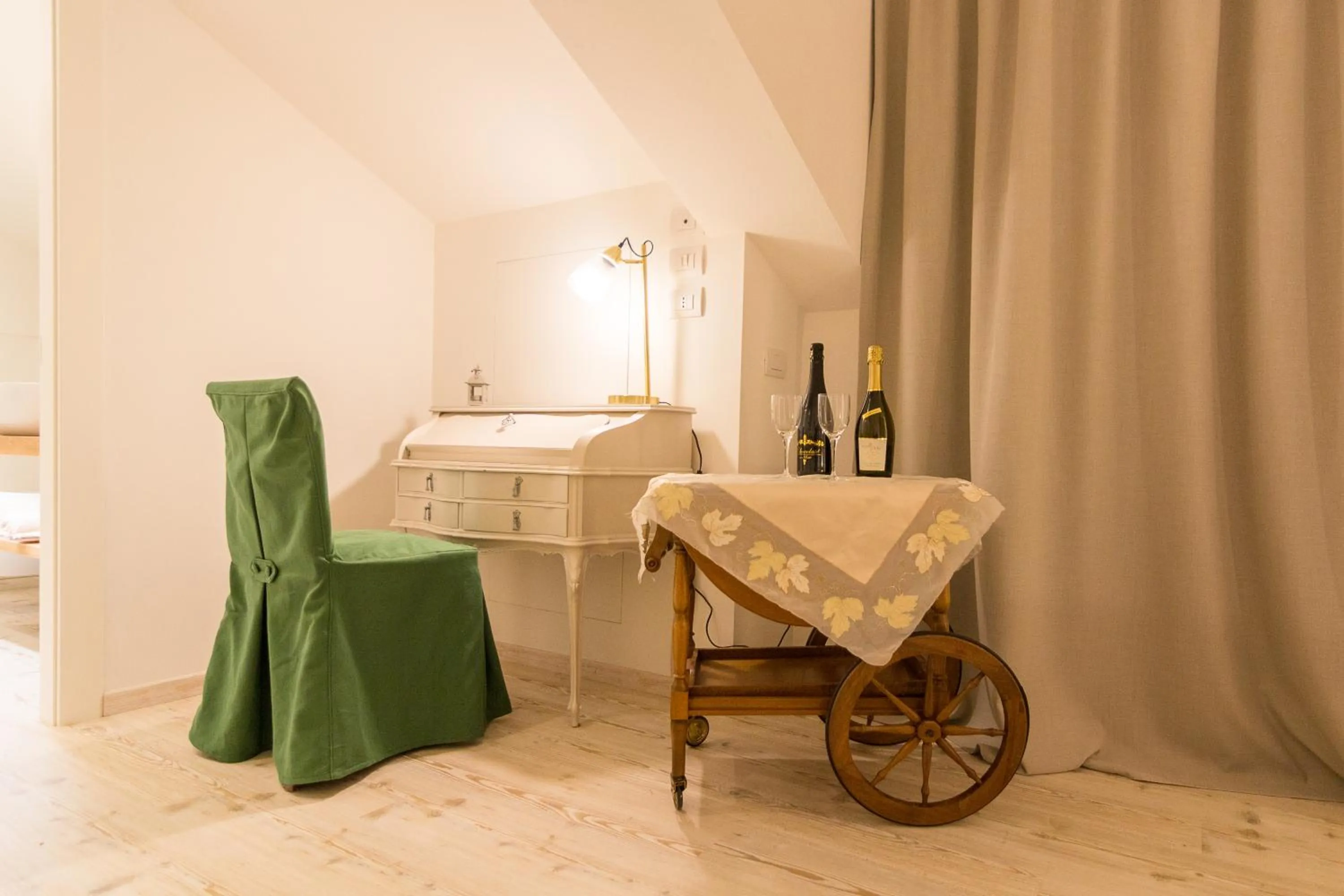 Bedroom, Bed in B&B COL DE LE MOLE - DOLOMITI BELLUNESI