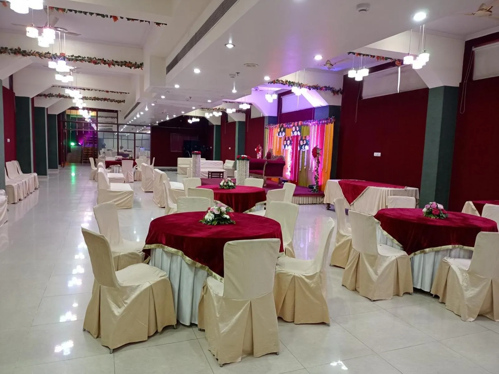 Banquet/Function facilities in Hotel Maiden Residency