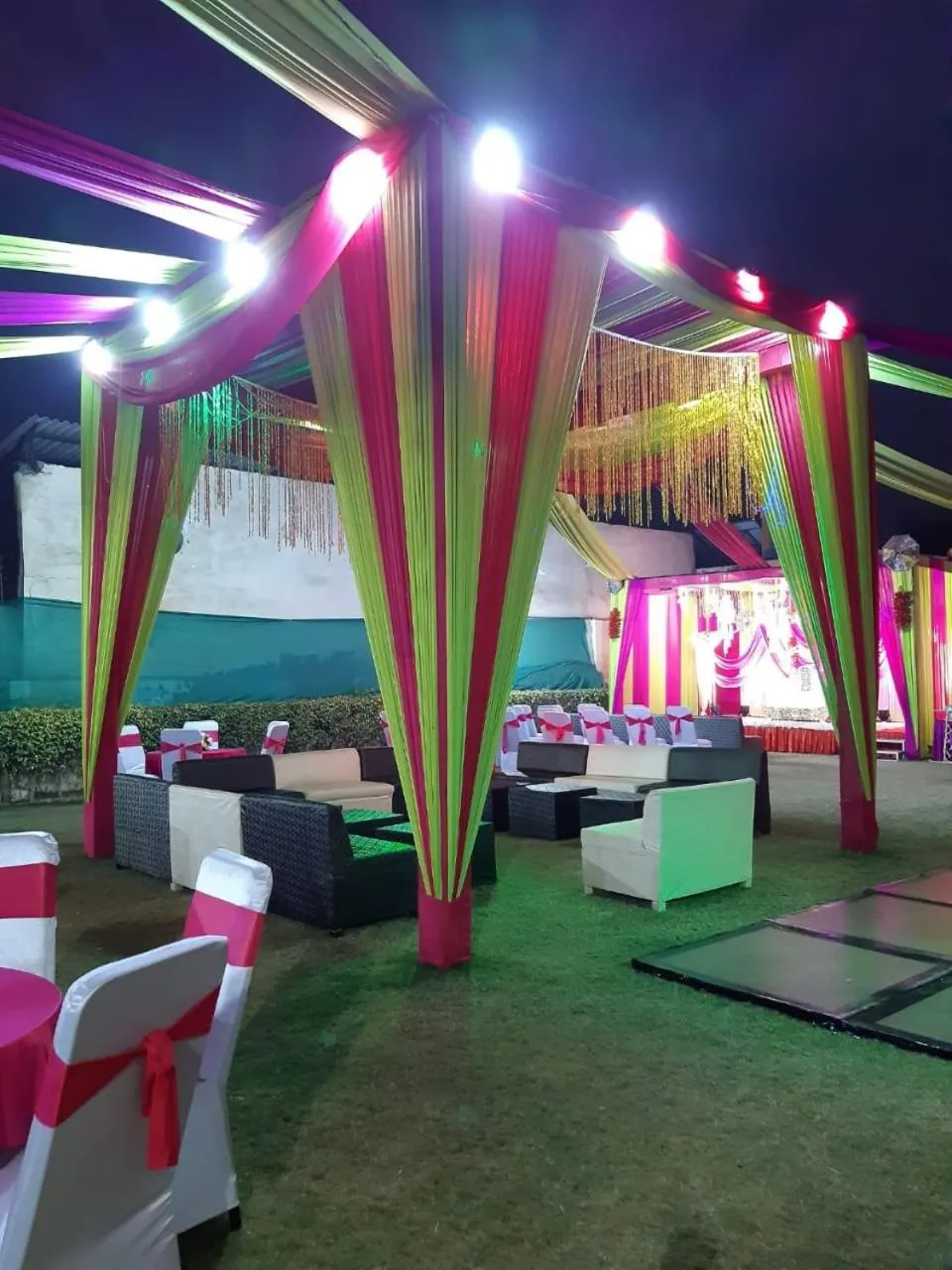 Patio in Hotel Maiden Residency