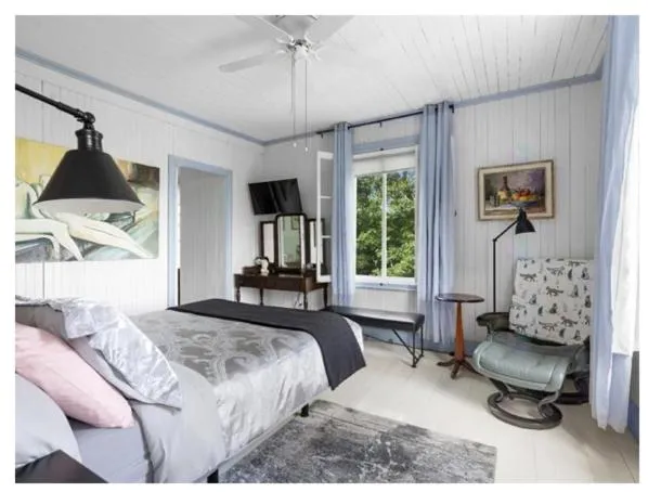 Bedroom, Bed in La maison de l'île d'Orléans -- maison d'hôtes B&B