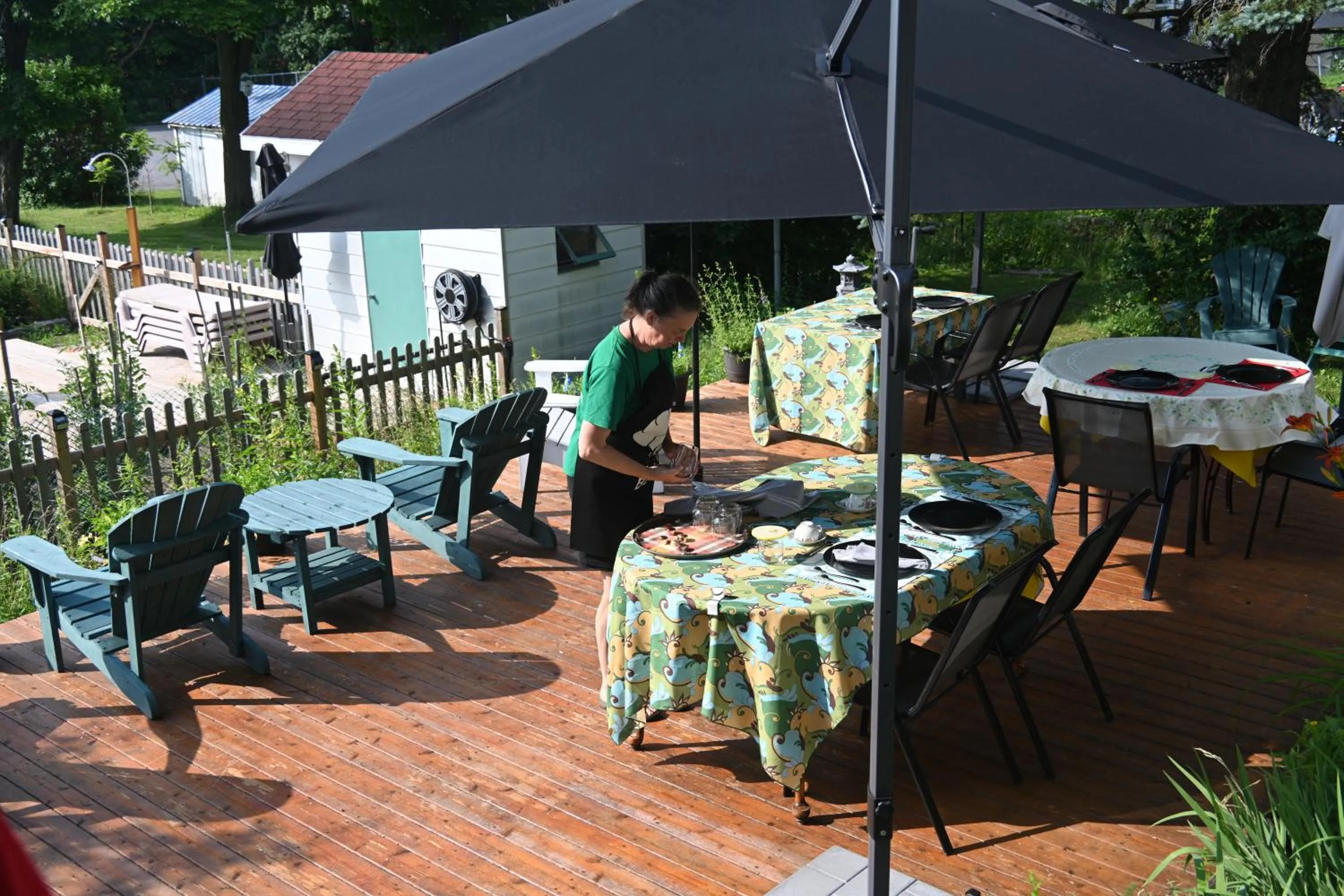 Breakfast in La maison de l'île d'Orléans -- maison d'hôtes B&B