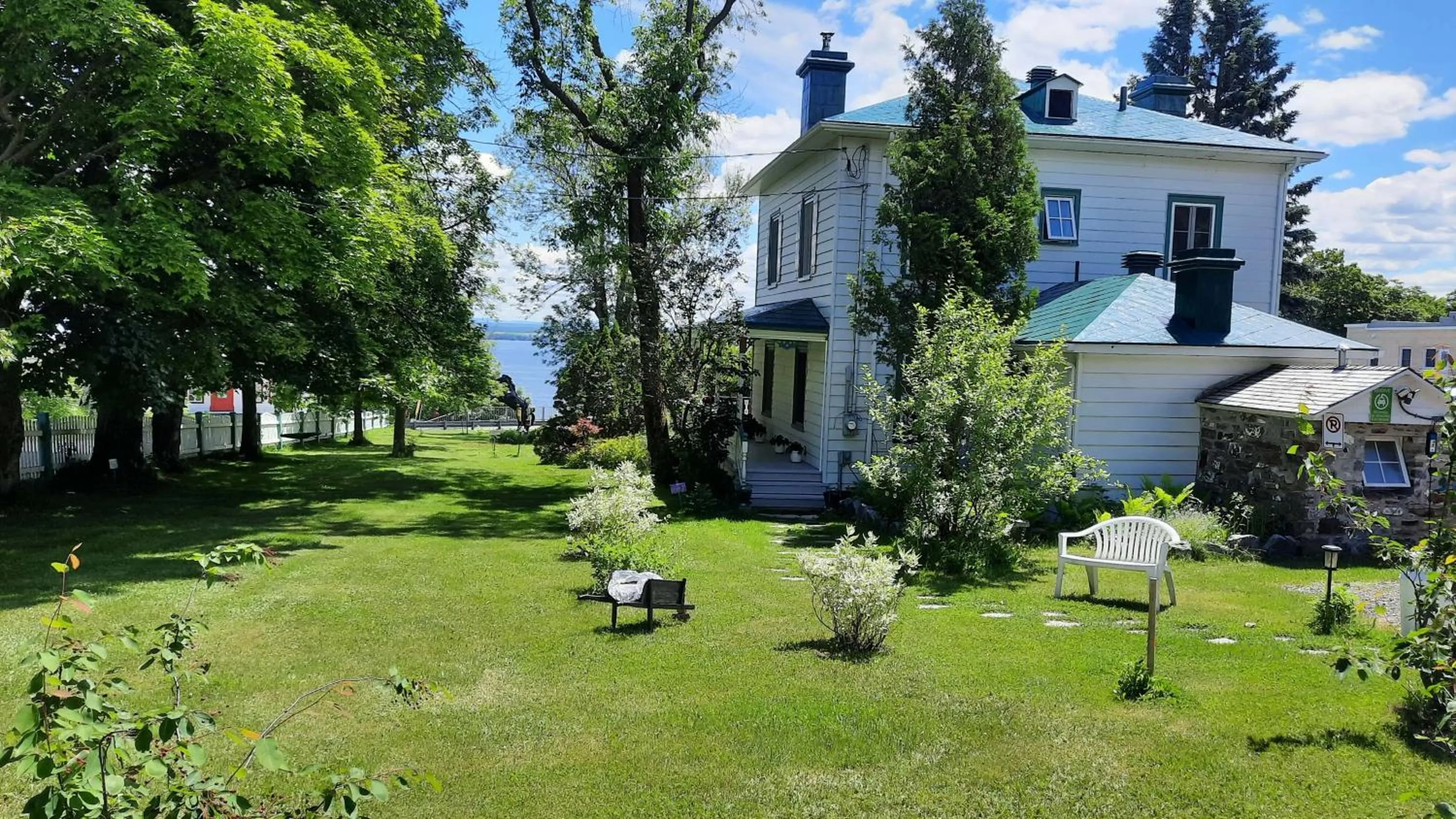 Property building in La maison de l'île d'Orléans -- maison d'hôtes B&B