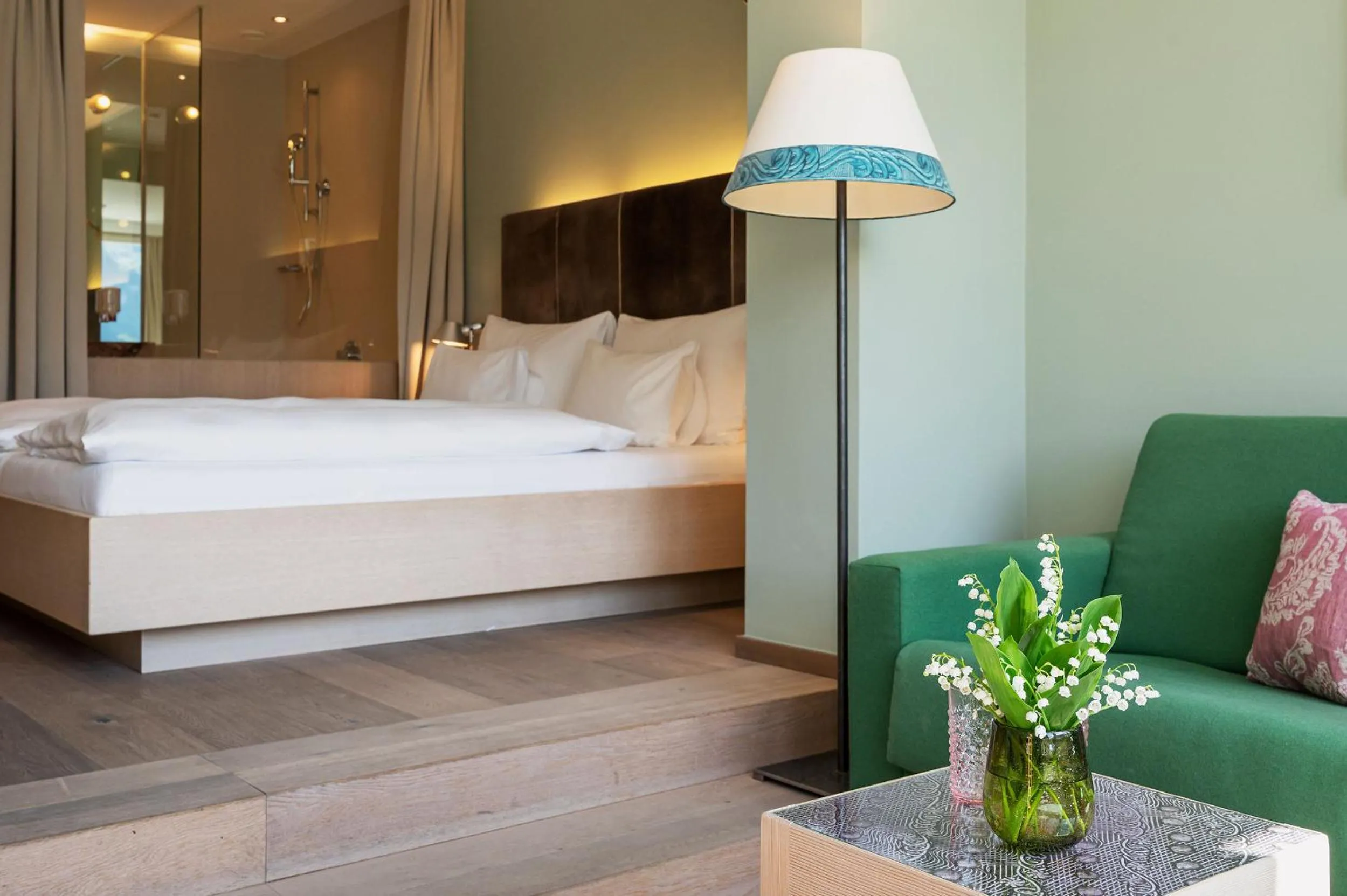 Junior Suite with Lake View - single occupancy in POST AM SEE