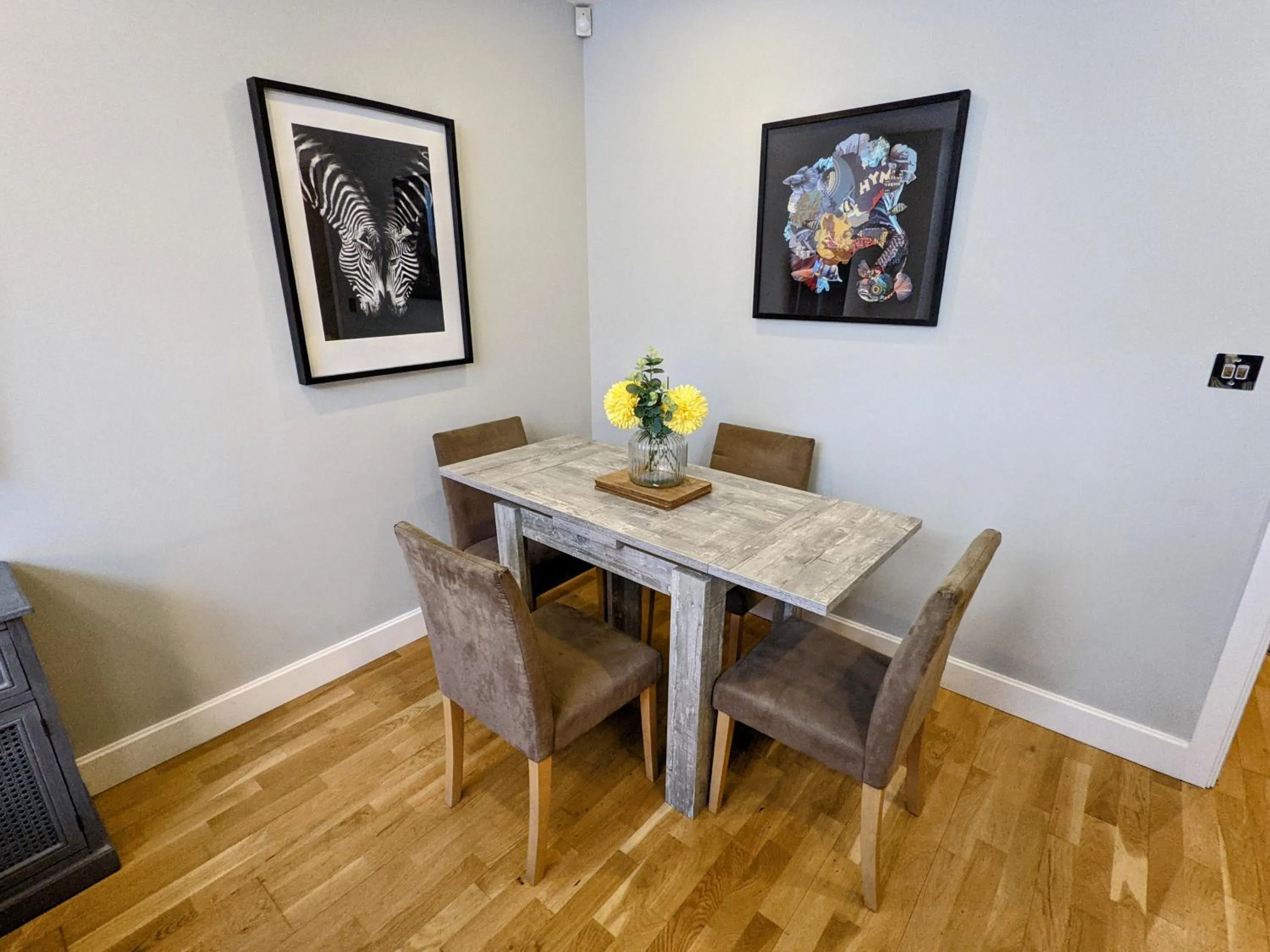 Dining area in Heart of the City - FREE PARKING