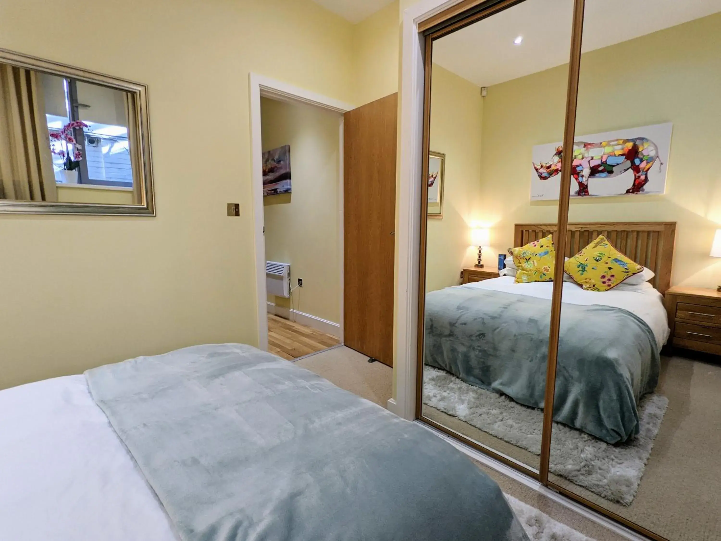 One-Bedroom Apartment in Heart of the City - FREE PARKING One-Bedroom Apartment in Heart of the City - FREE PARKING