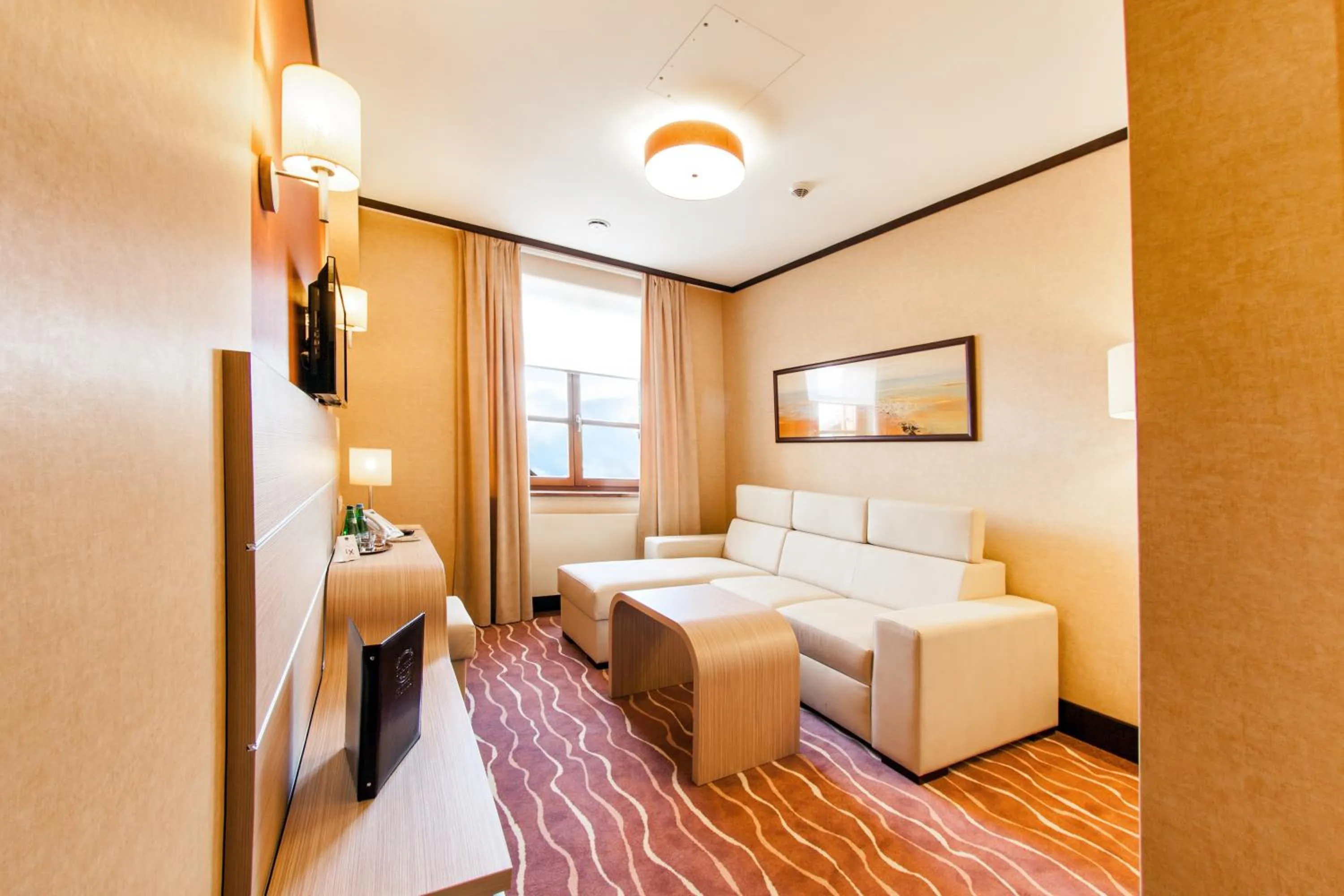 Living room, Bed in Hotel Skarbek