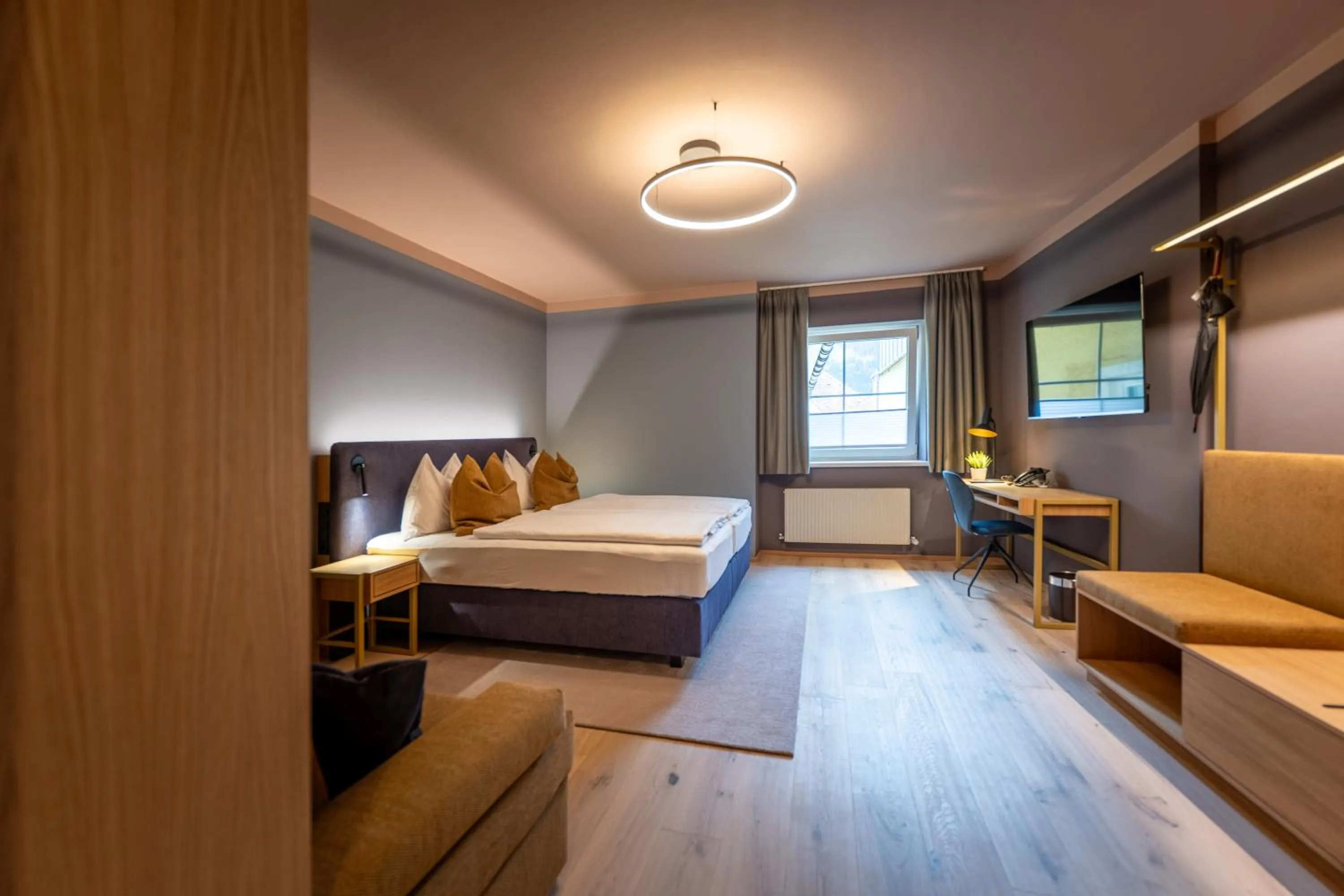 Photo of the whole room, Bed in Hotel Zum Mohren