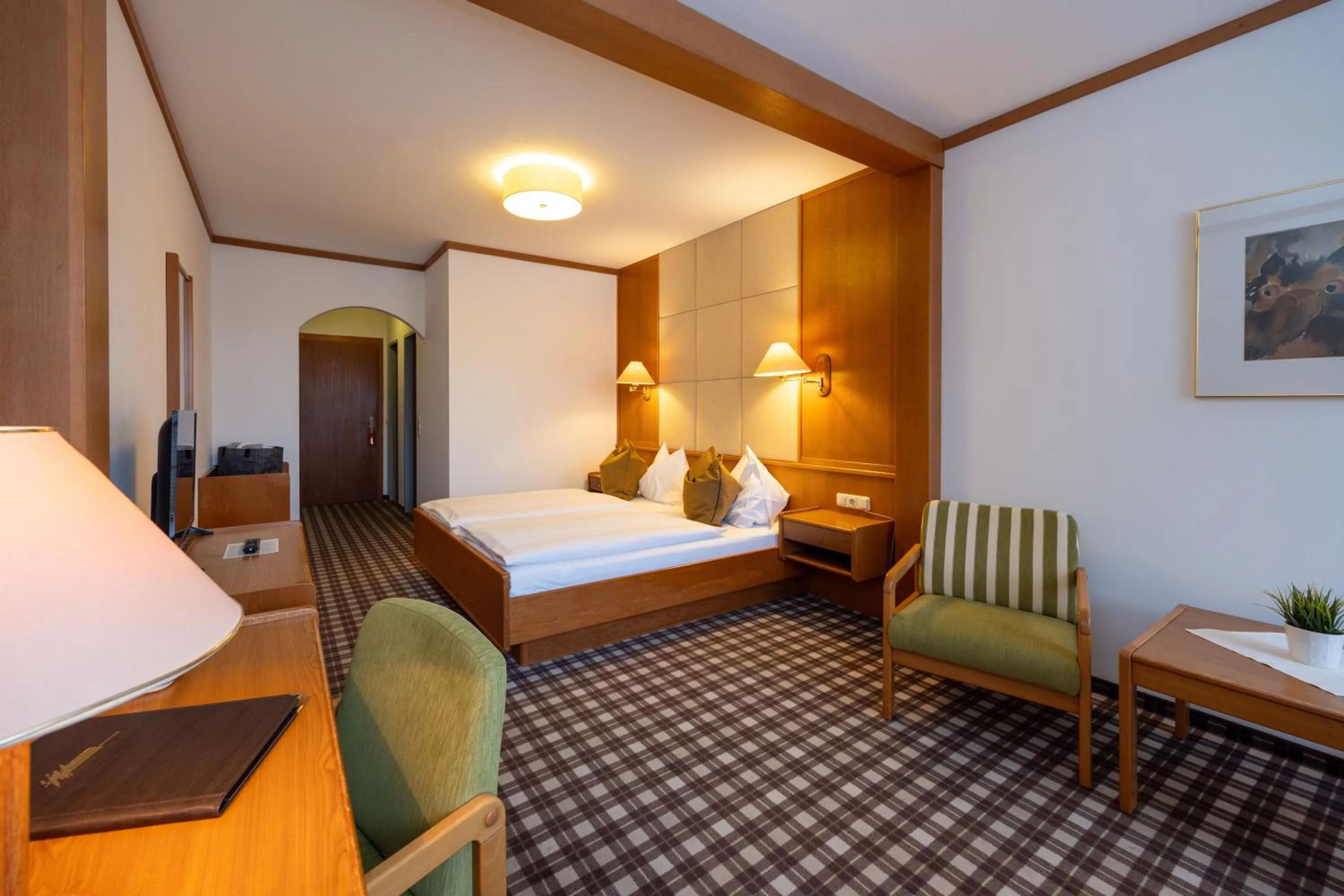 Photo of the whole room, Bed in Hotel Zum Mohren