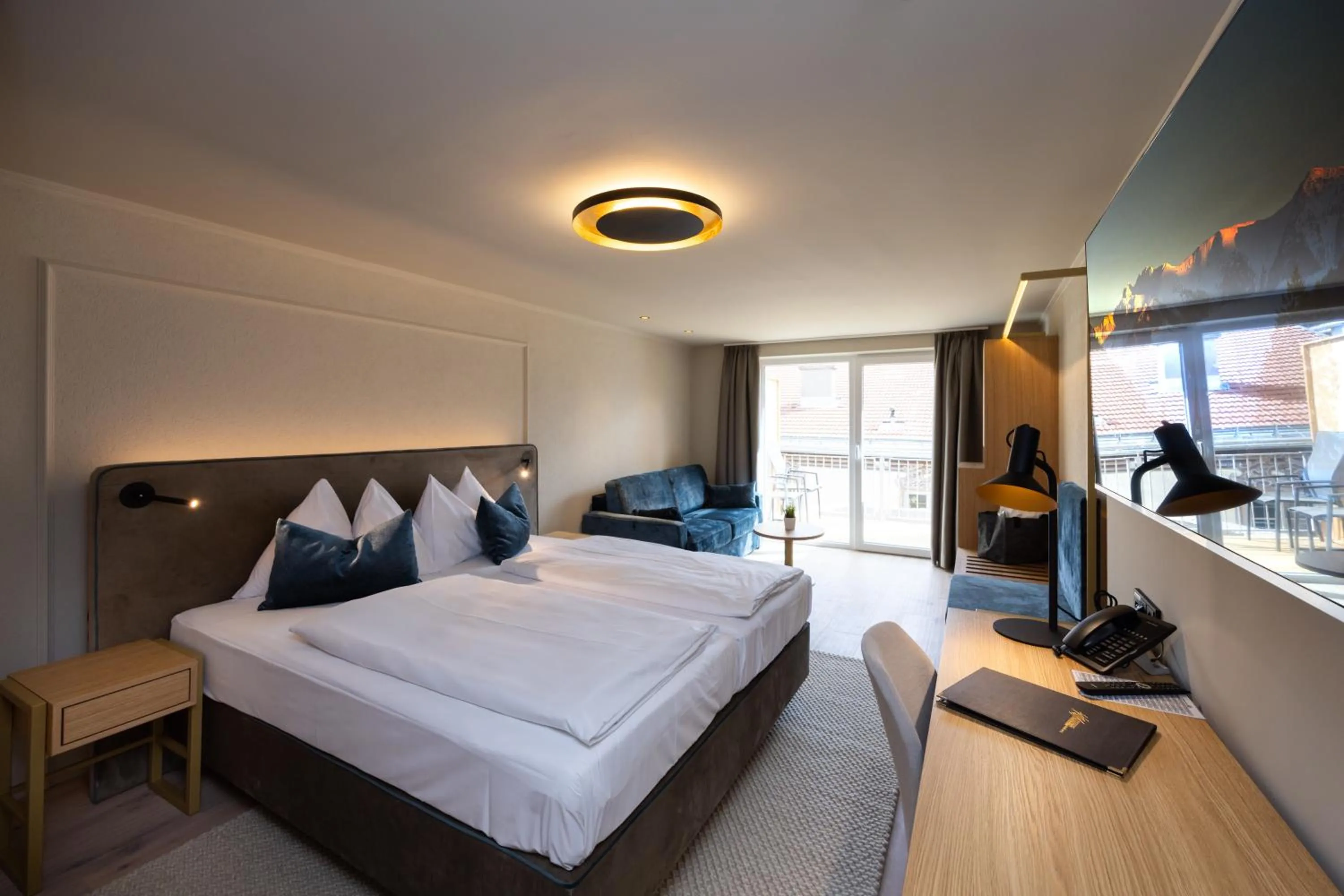 Photo of the whole room, Bed in Hotel Zum Mohren