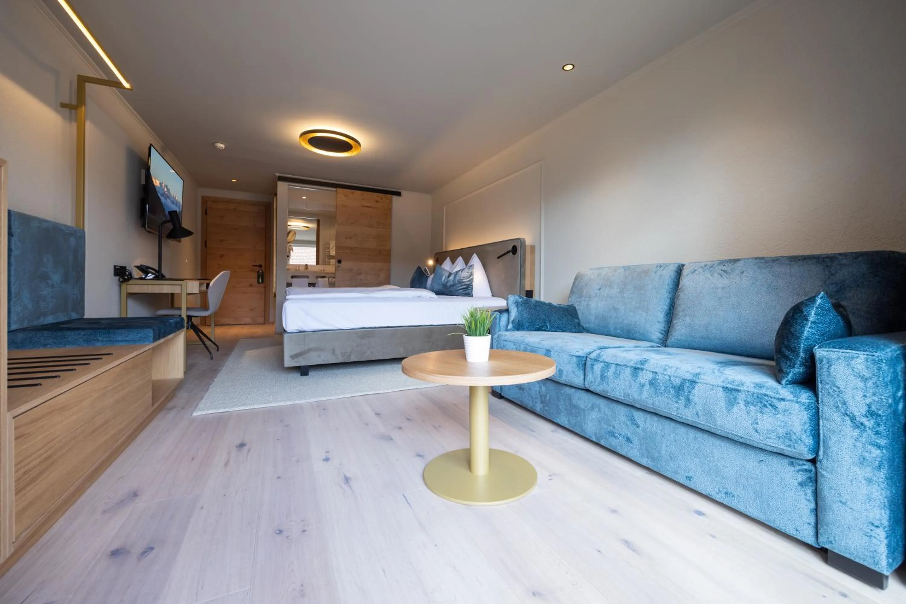 Photo of the whole room, Bed in Hotel Zum Mohren